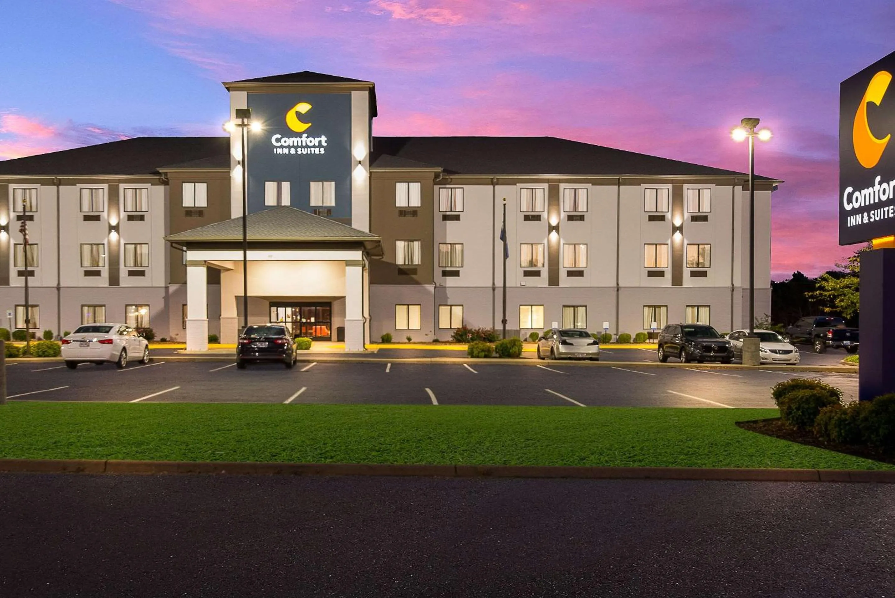 Property building in Comfort Inn & Suites Cave City