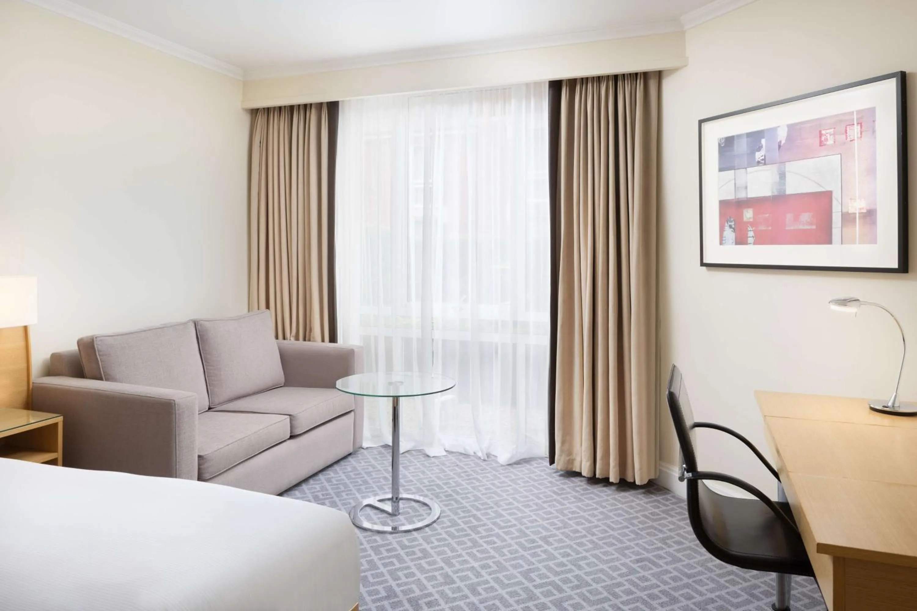 Living room, Bed in Hilton Northampton Hotel