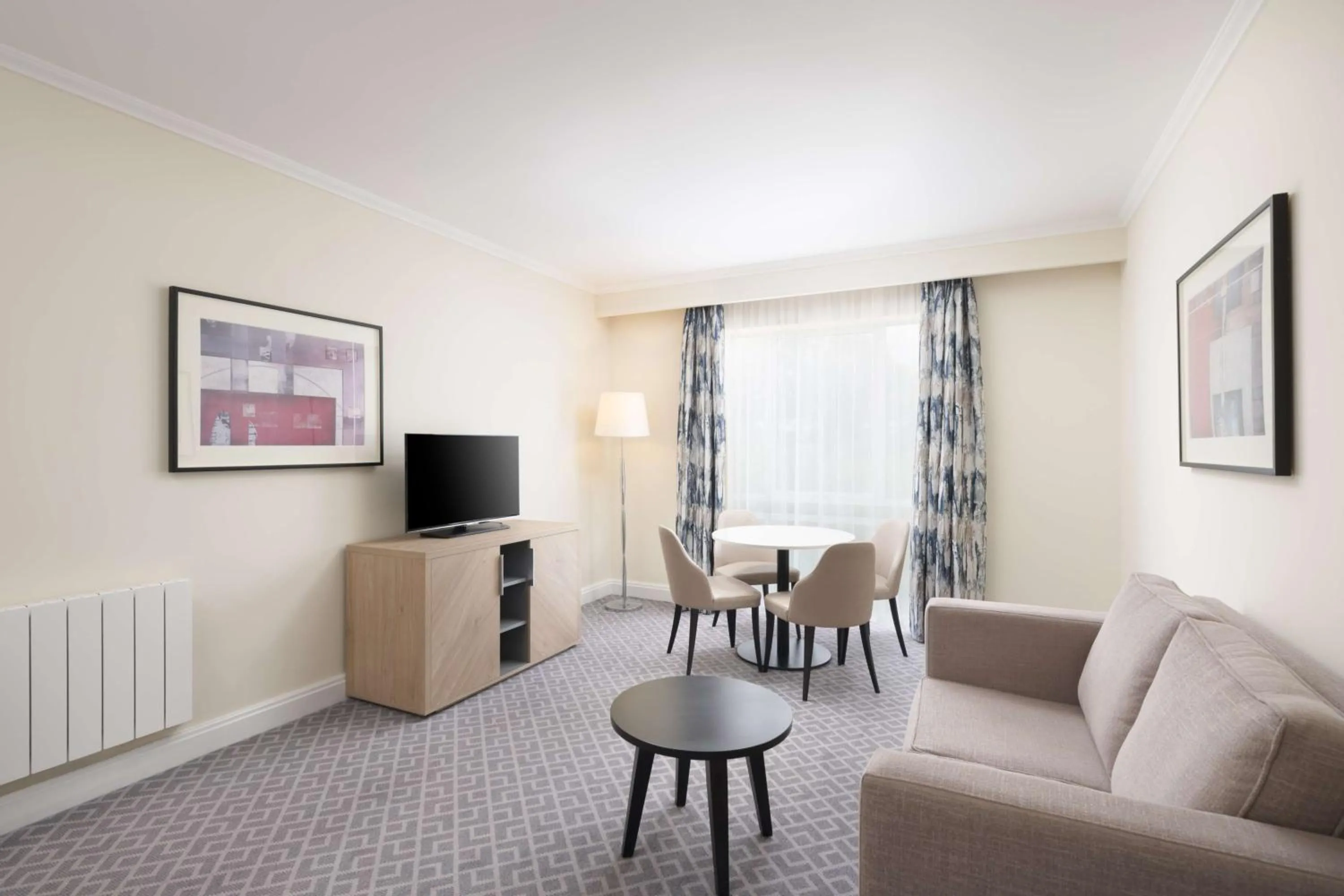 Living room in Hilton Northampton Hotel