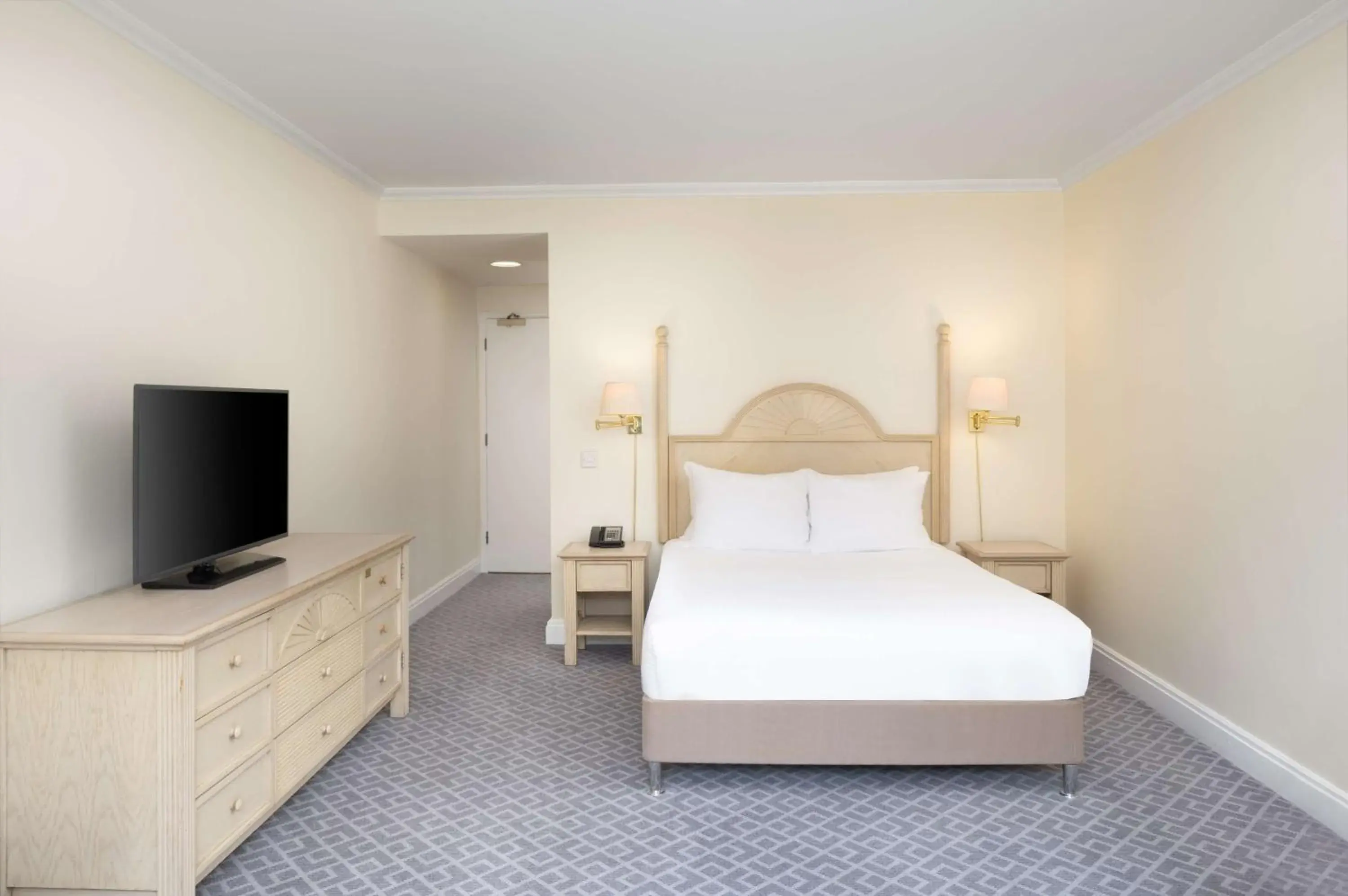 Queen Room in Hilton Northampton Hotel Queen Room in Hilton Northampton Hotel