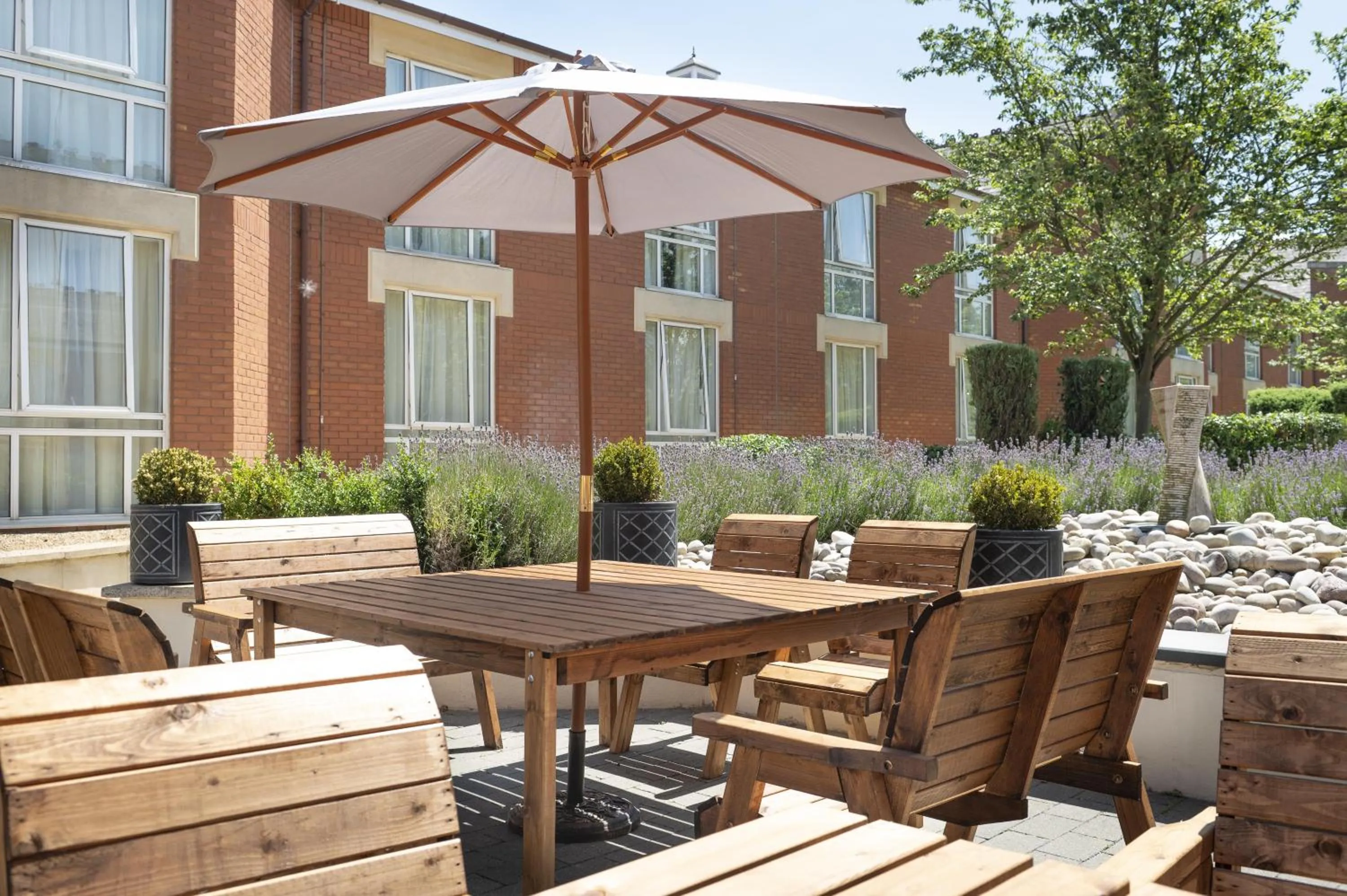 Patio in Hilton Northampton Hotel