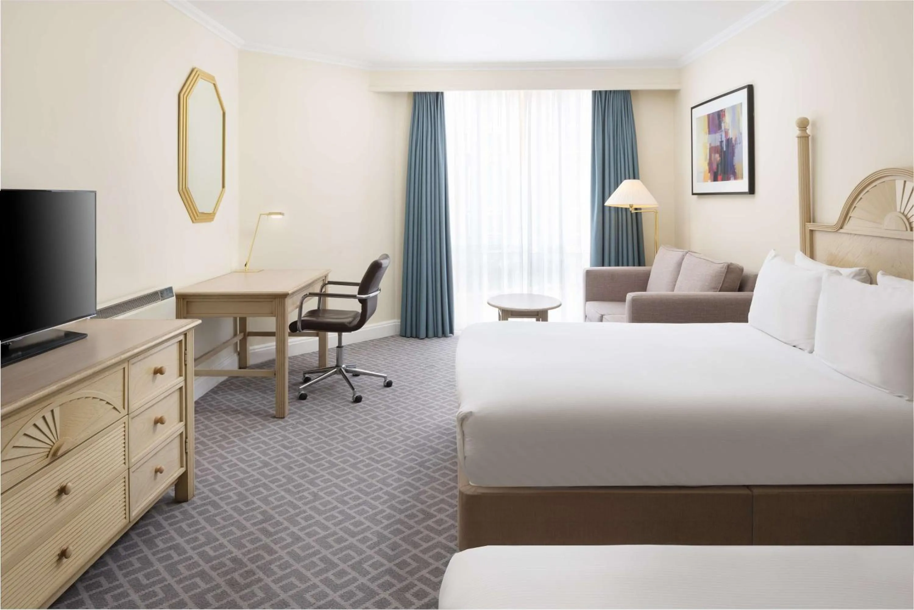 Bedroom, Bed in Hilton Northampton Hotel