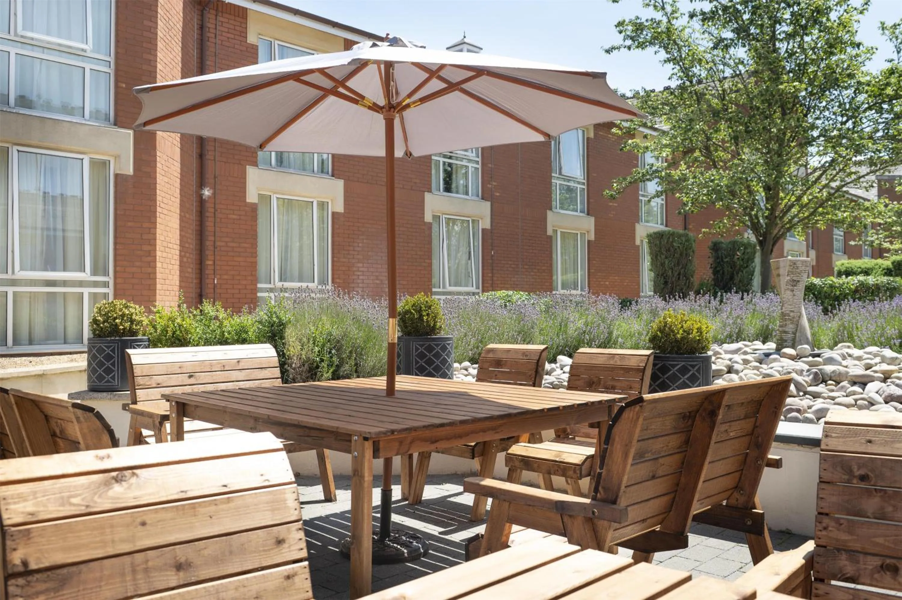 Patio in Hilton Northampton Hotel