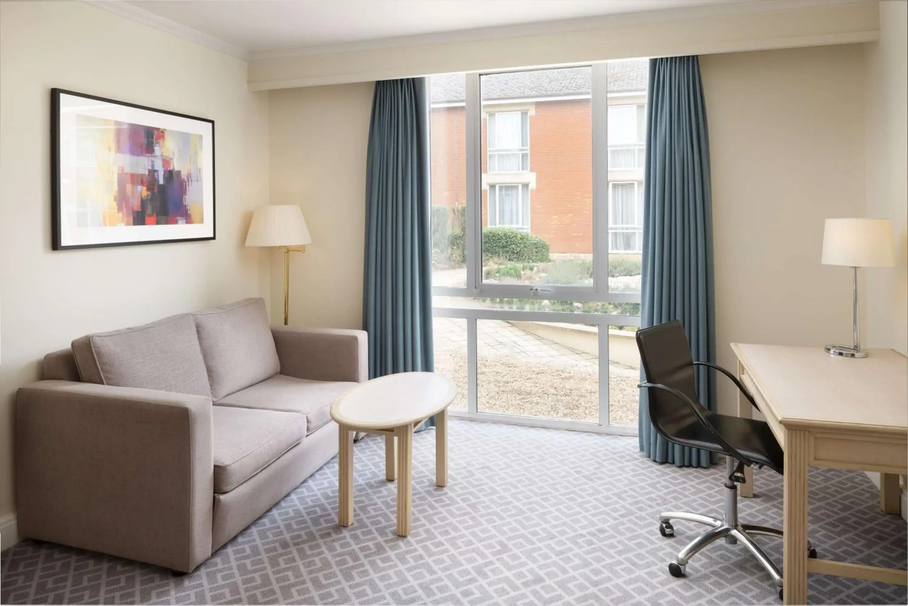 Double Room with Sofa Bed and Courtyard View in Hilton Northampton Hotel Double Room with Sofa Bed and Courtyard View in Hilton Northampton Hotel