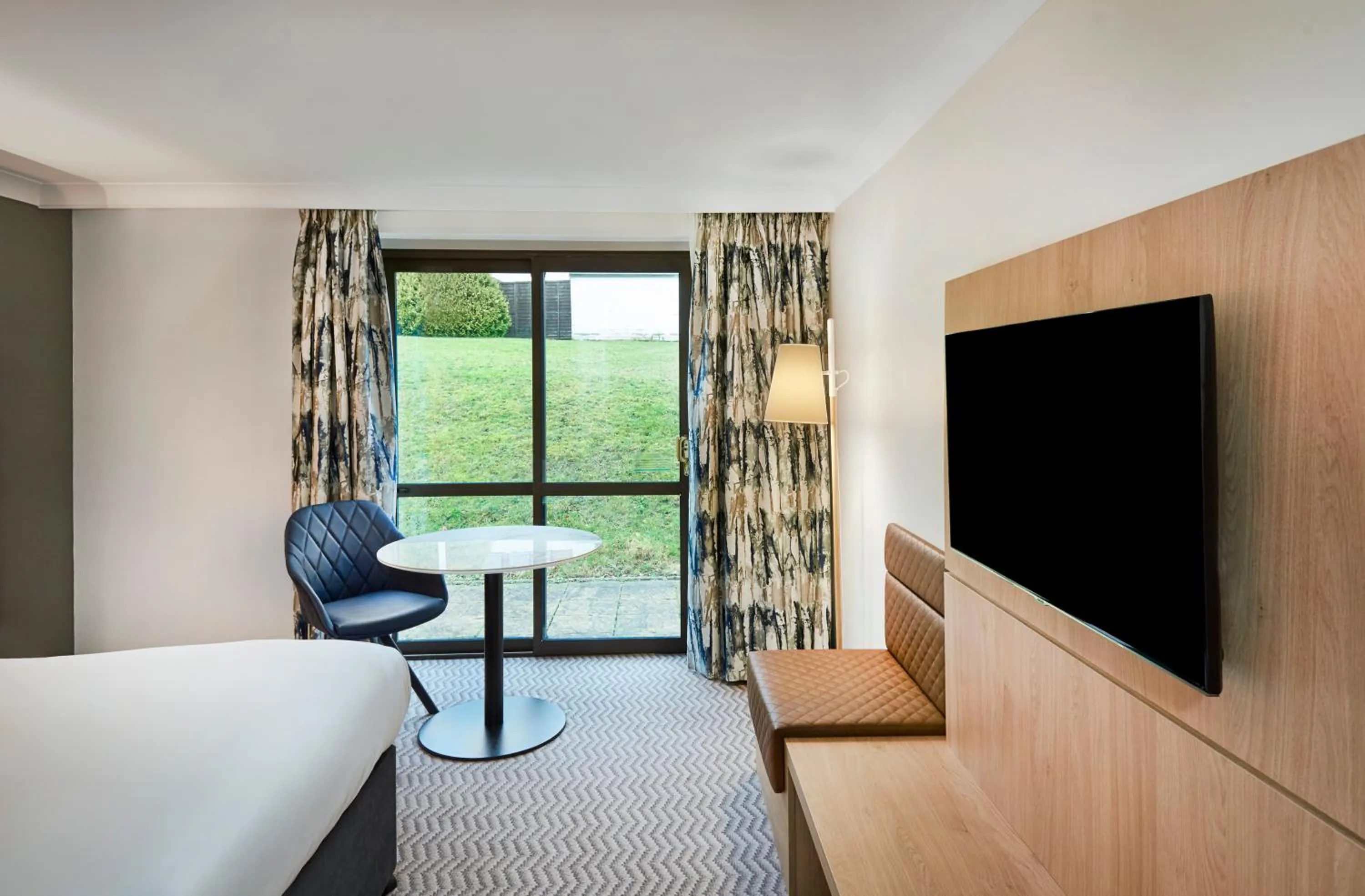 Bedroom, Bed in Hilton Northampton Hotel