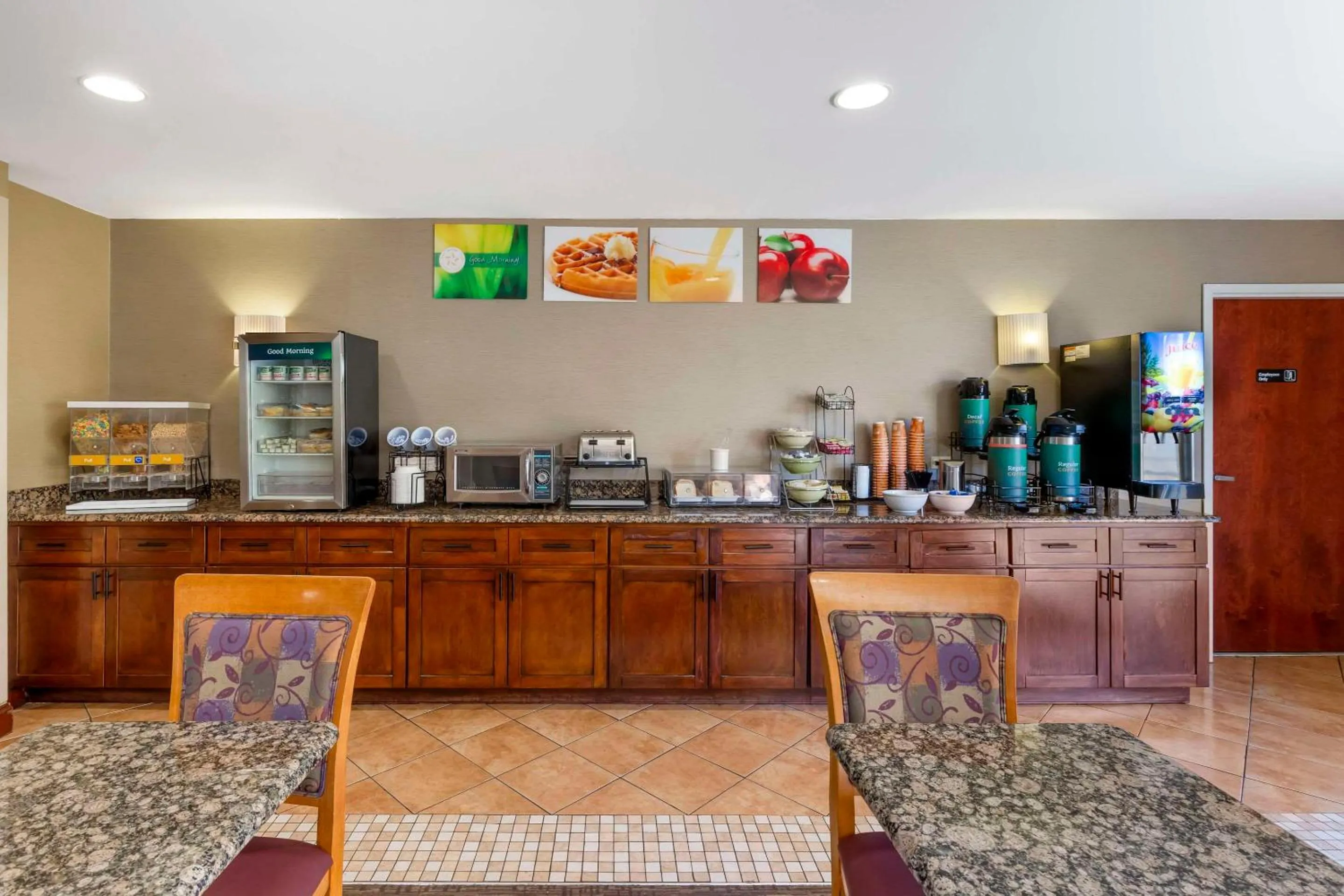 Breakfast in Quality Inn Raleigh Downtown