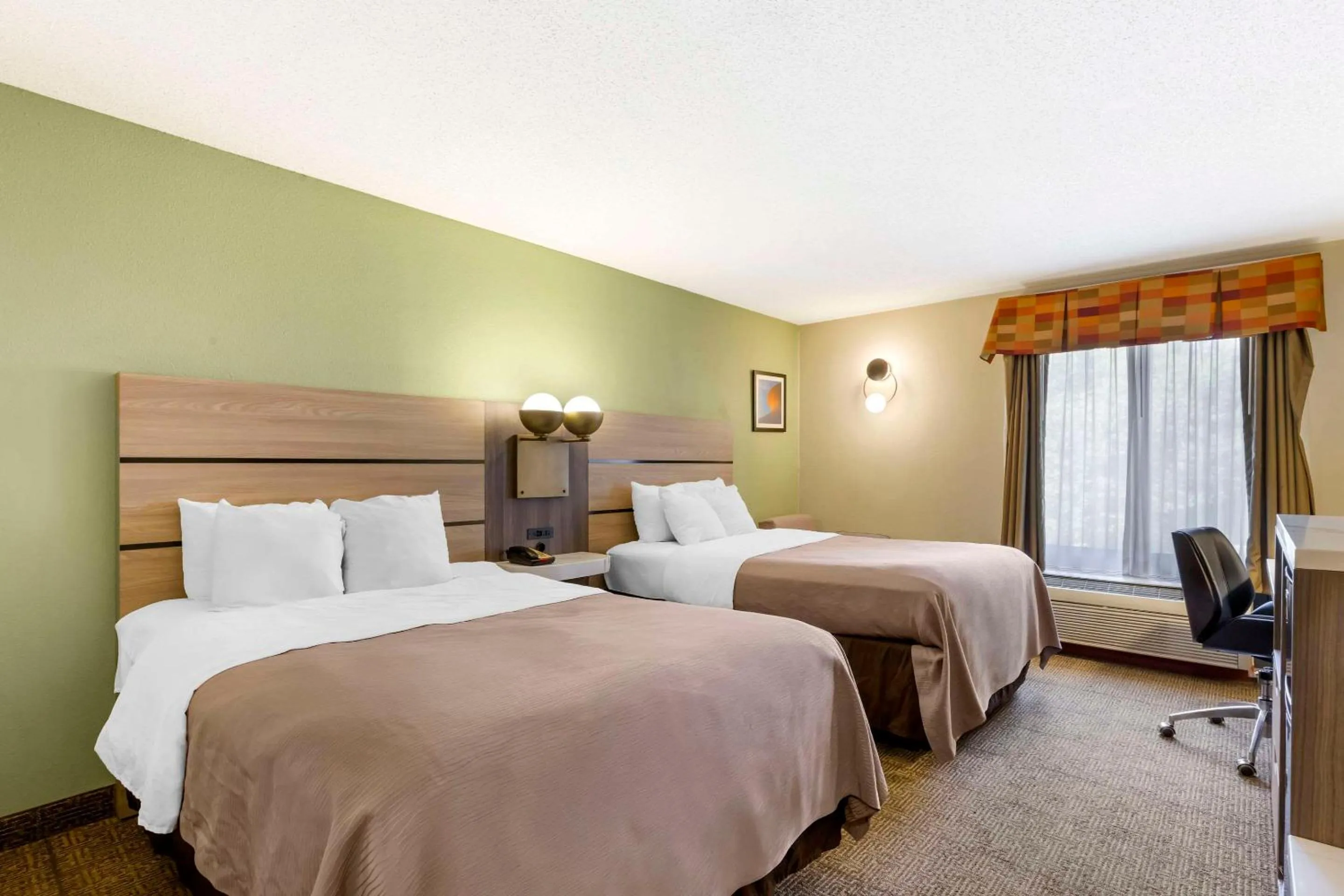 Bedroom, Bed in Quality Inn Raleigh Downtown