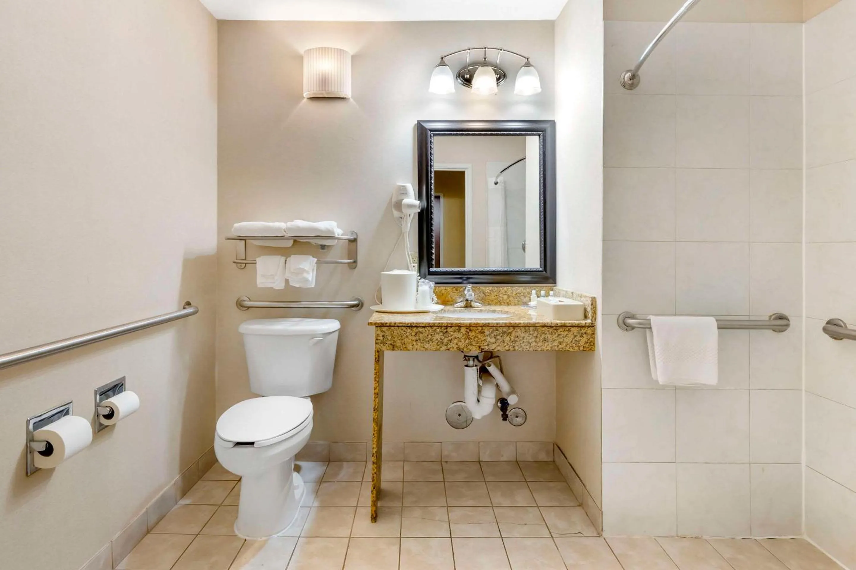 Bedroom in Quality Inn Raleigh Downtown