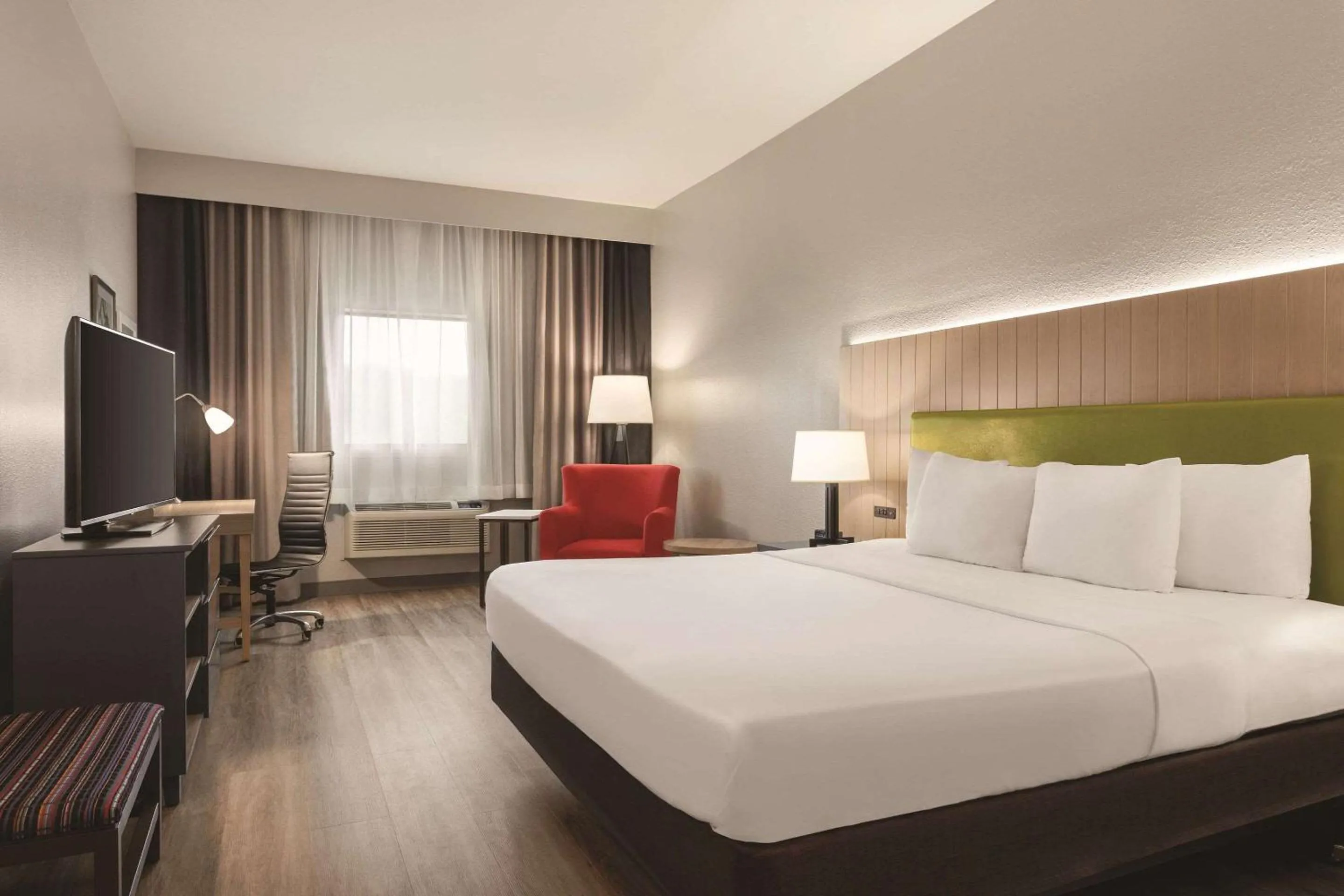 Bedroom, Bed in Country Inn & Suites by Radisson, Byram-Jackson South, MS