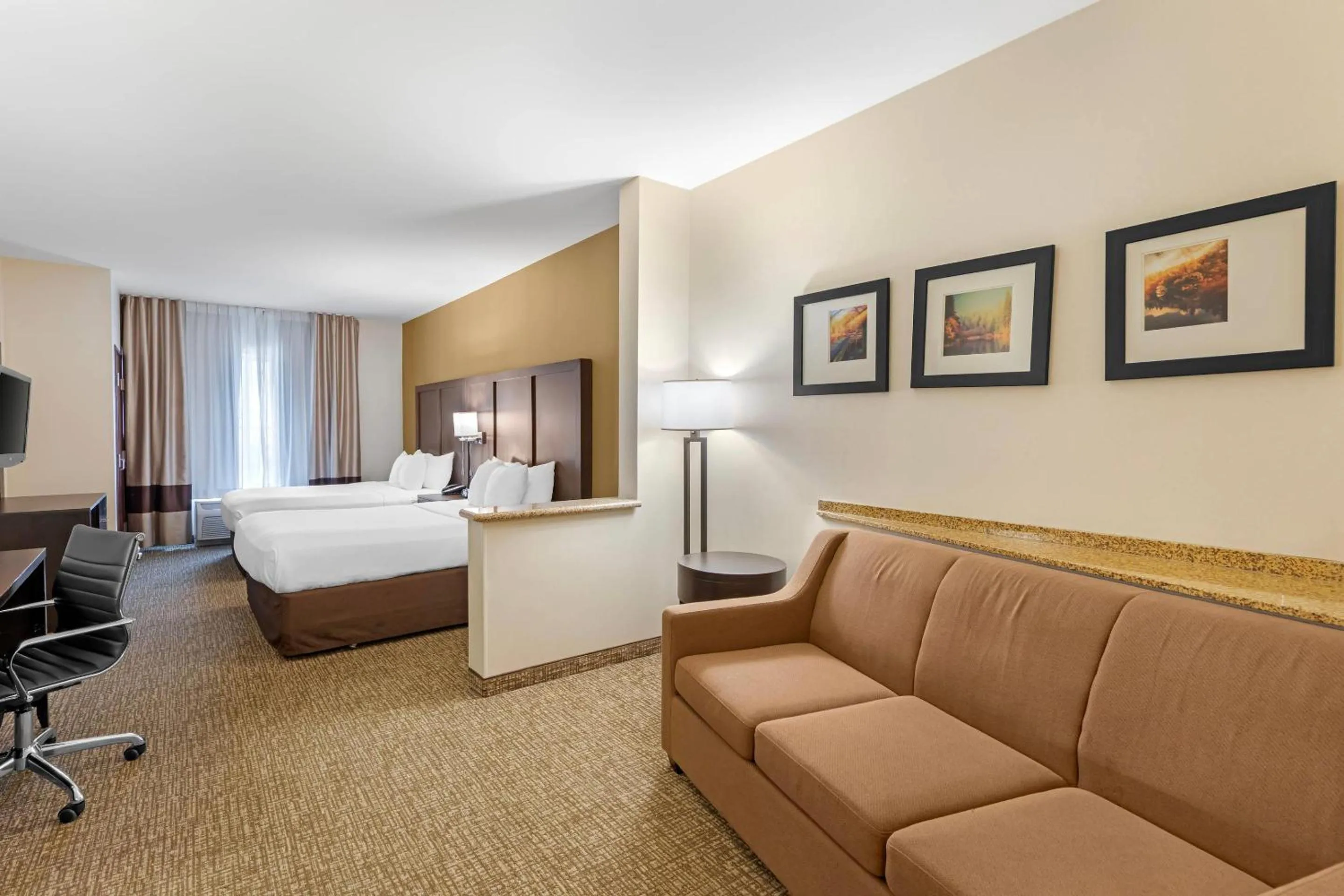 Bedroom, Bed in Comfort Suites Ontario Airport Convention Center