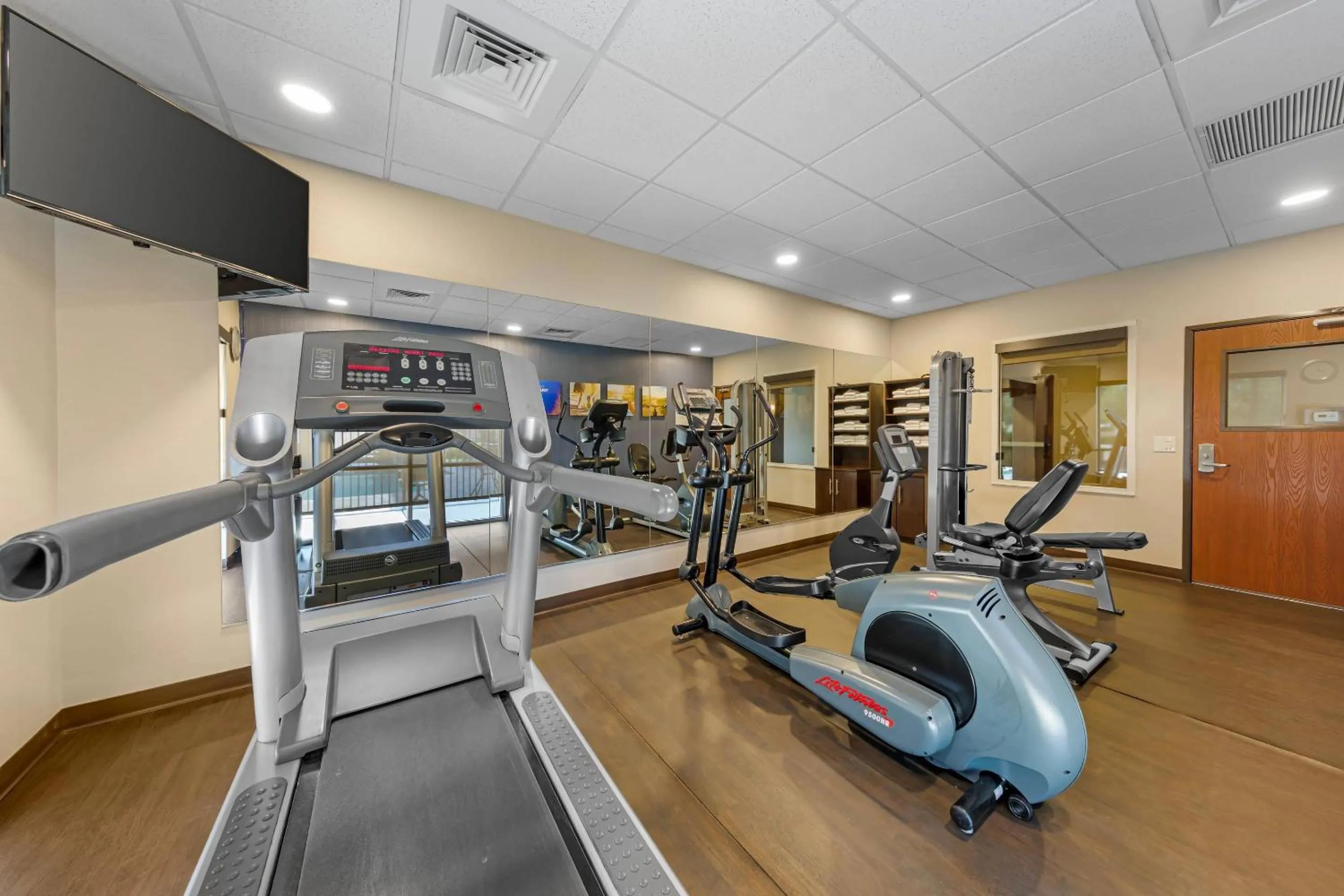 Fitness centre/facilities in Comfort Suites Ontario Airport Convention Center