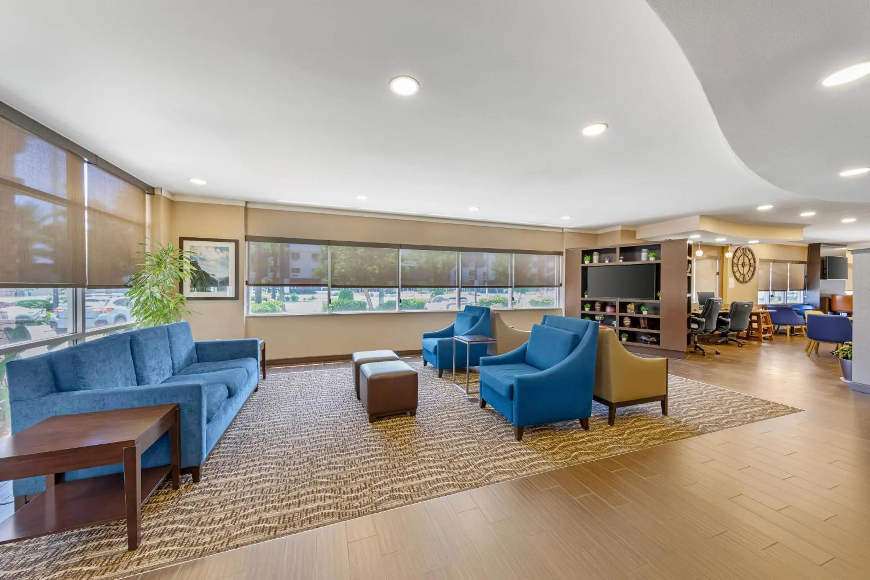 Lobby or reception in Comfort Suites Ontario Airport Convention Center