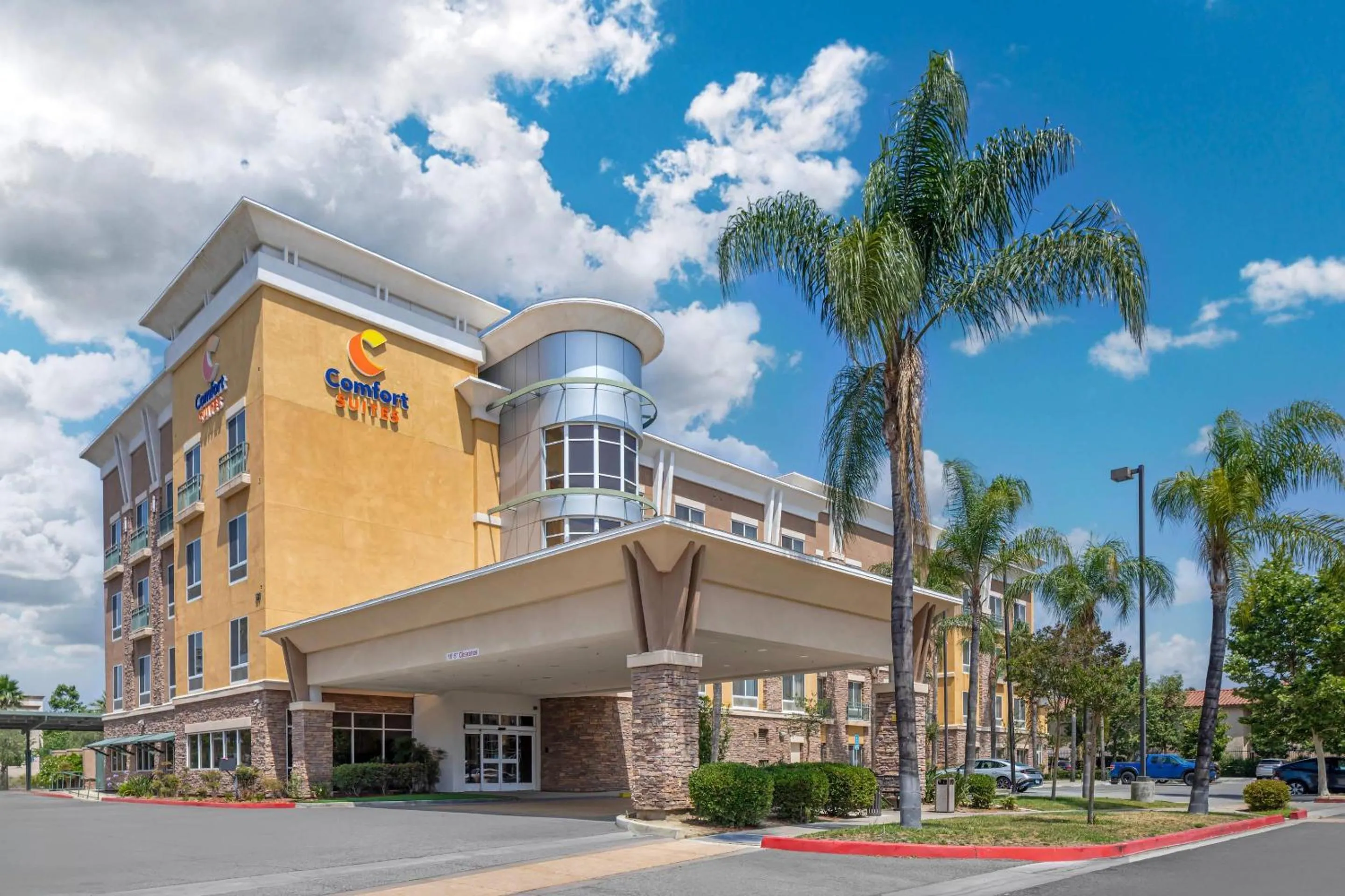 Property building in Comfort Suites Ontario Airport Convention Center