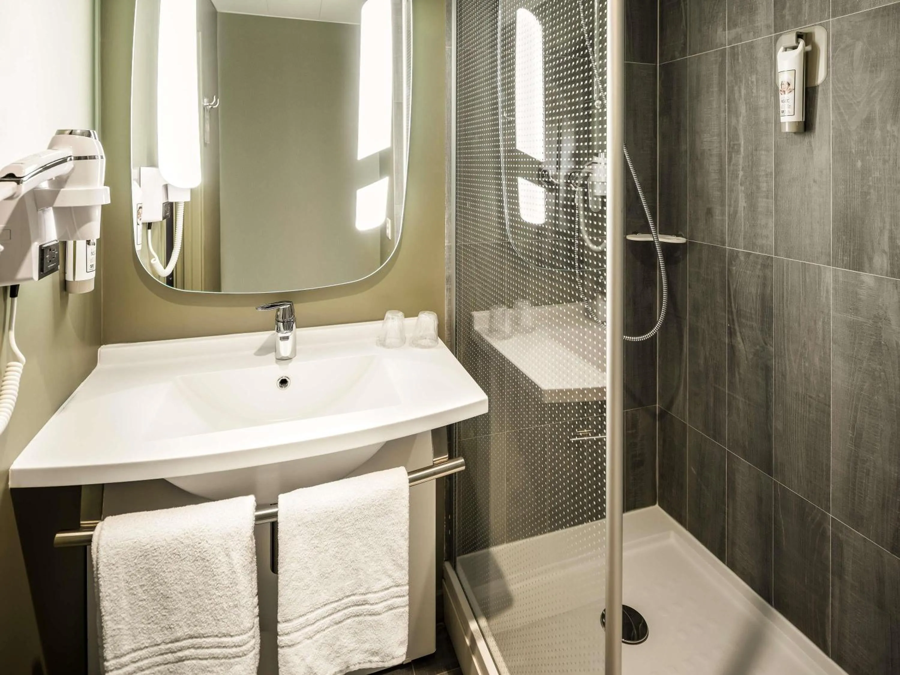 Bedroom in Hotel ibis Faro Algarve