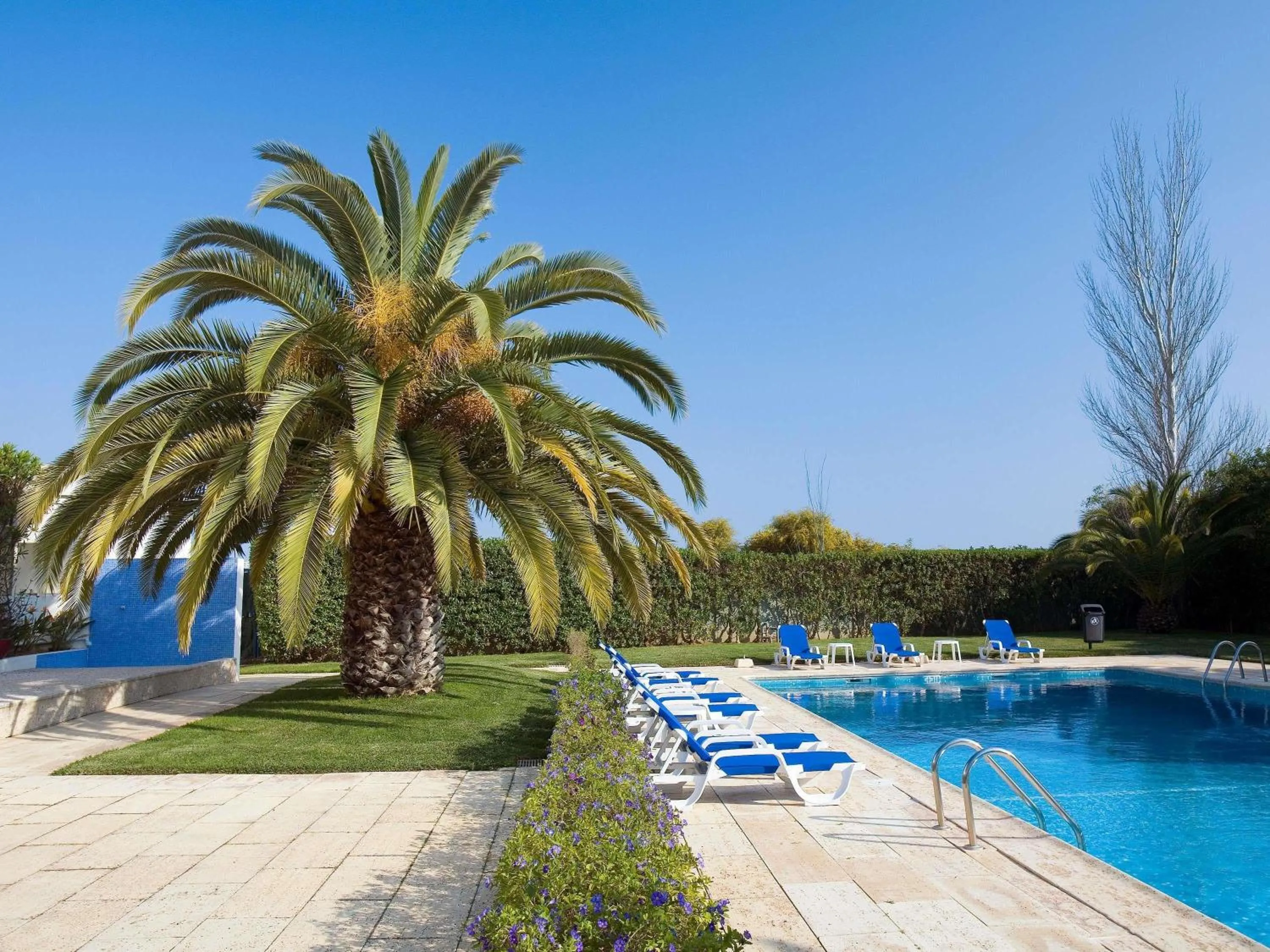 Property building in Hotel ibis Faro Algarve