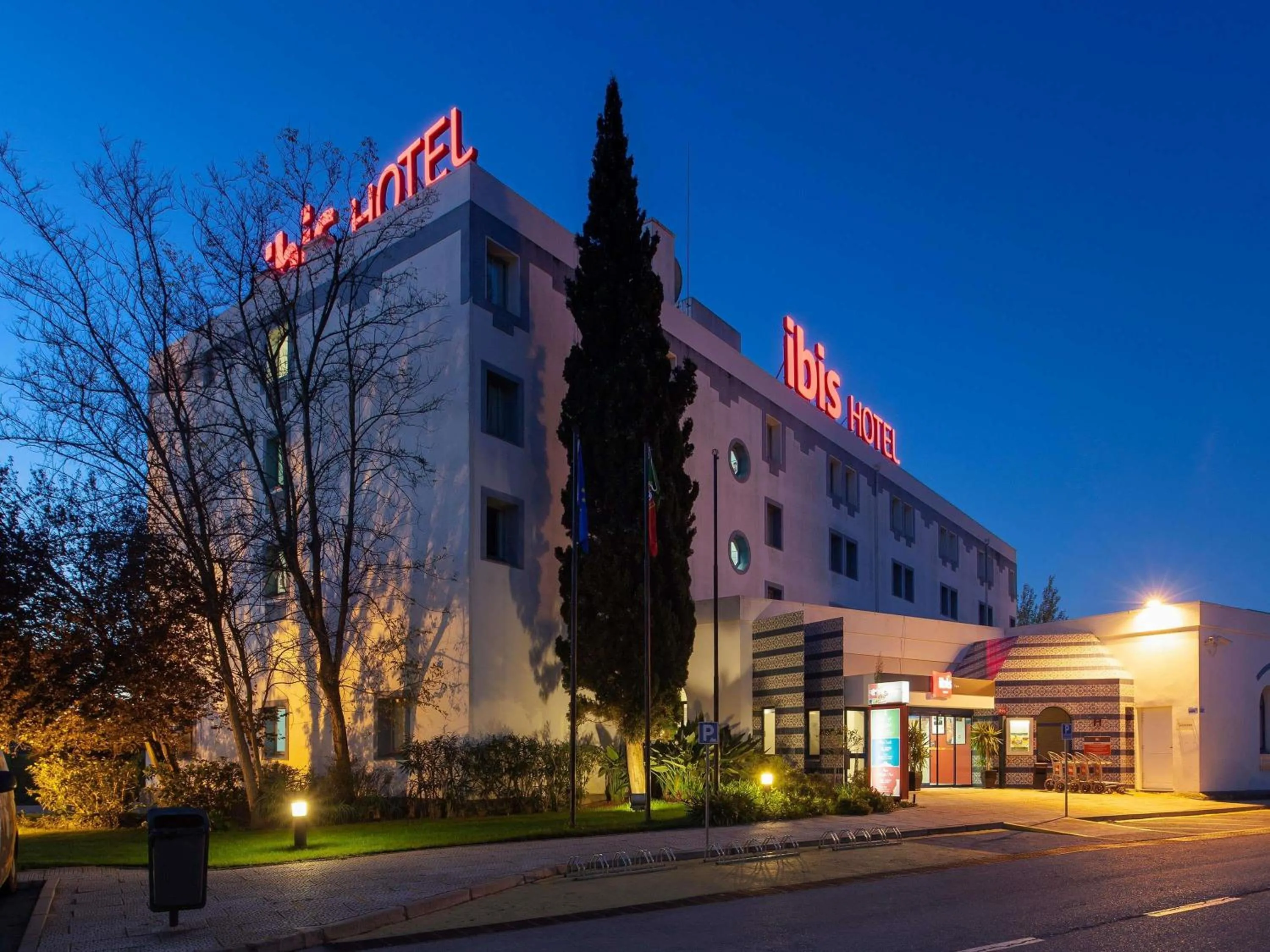 Property building in Hotel ibis Faro Algarve