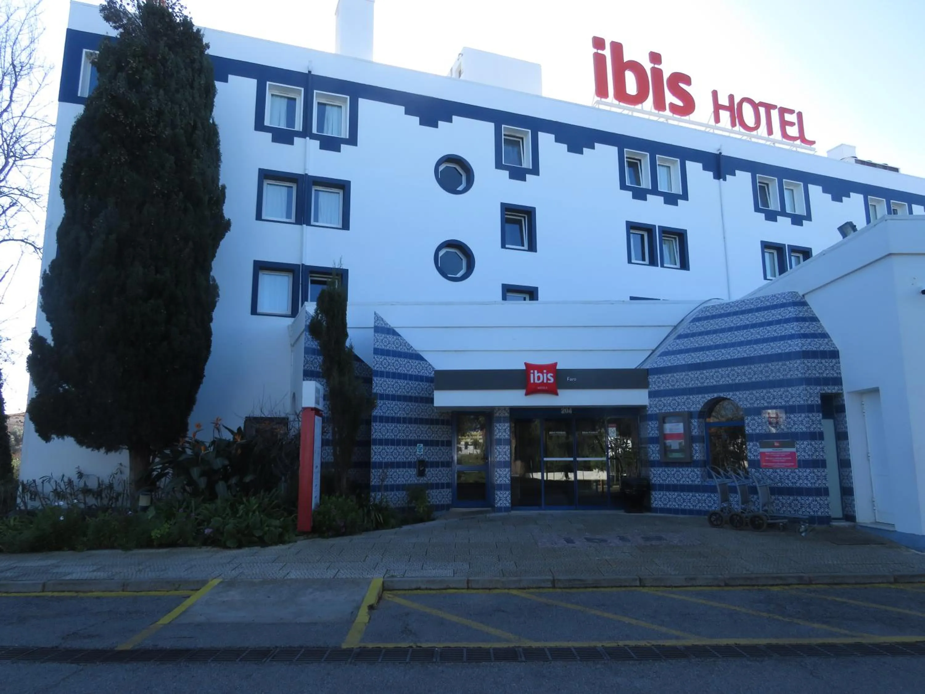 Property building in Hotel ibis Faro Algarve