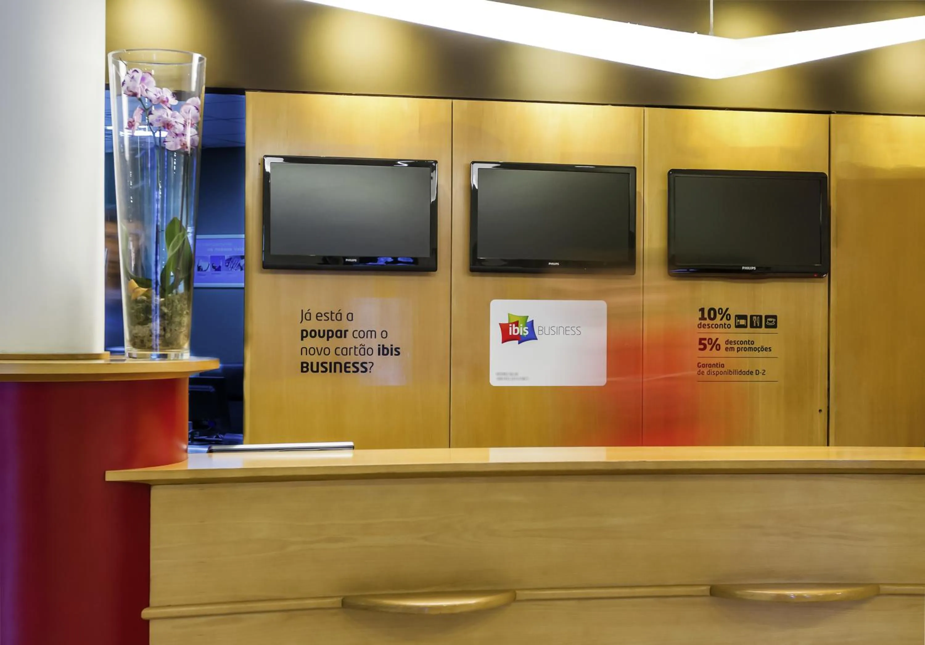 Lobby or reception in Hotel ibis Faro Algarve