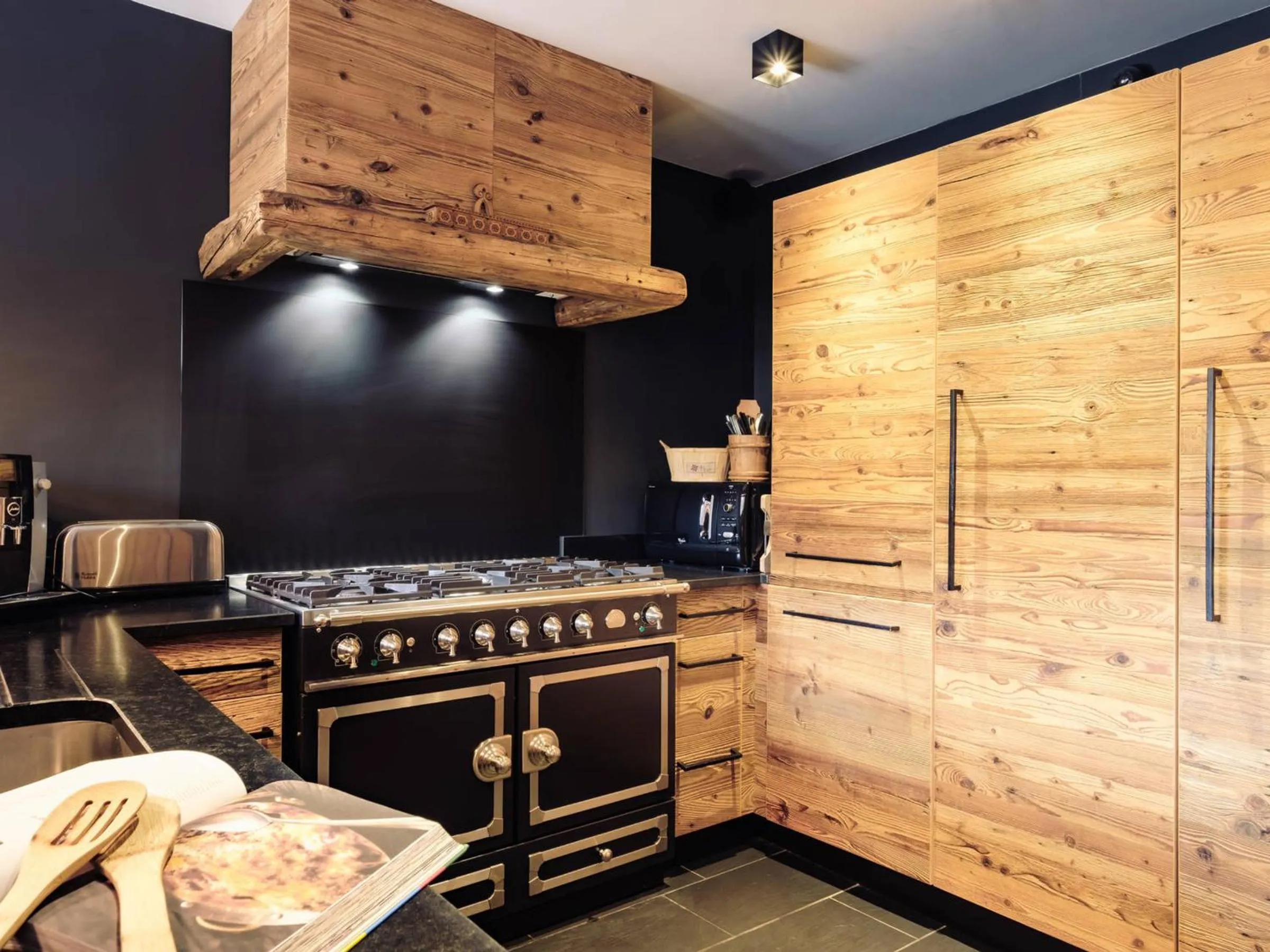 Chalet 5★, 12 pers, spa, sauna, proche pistes, 5 ch. - FR-1-304-229