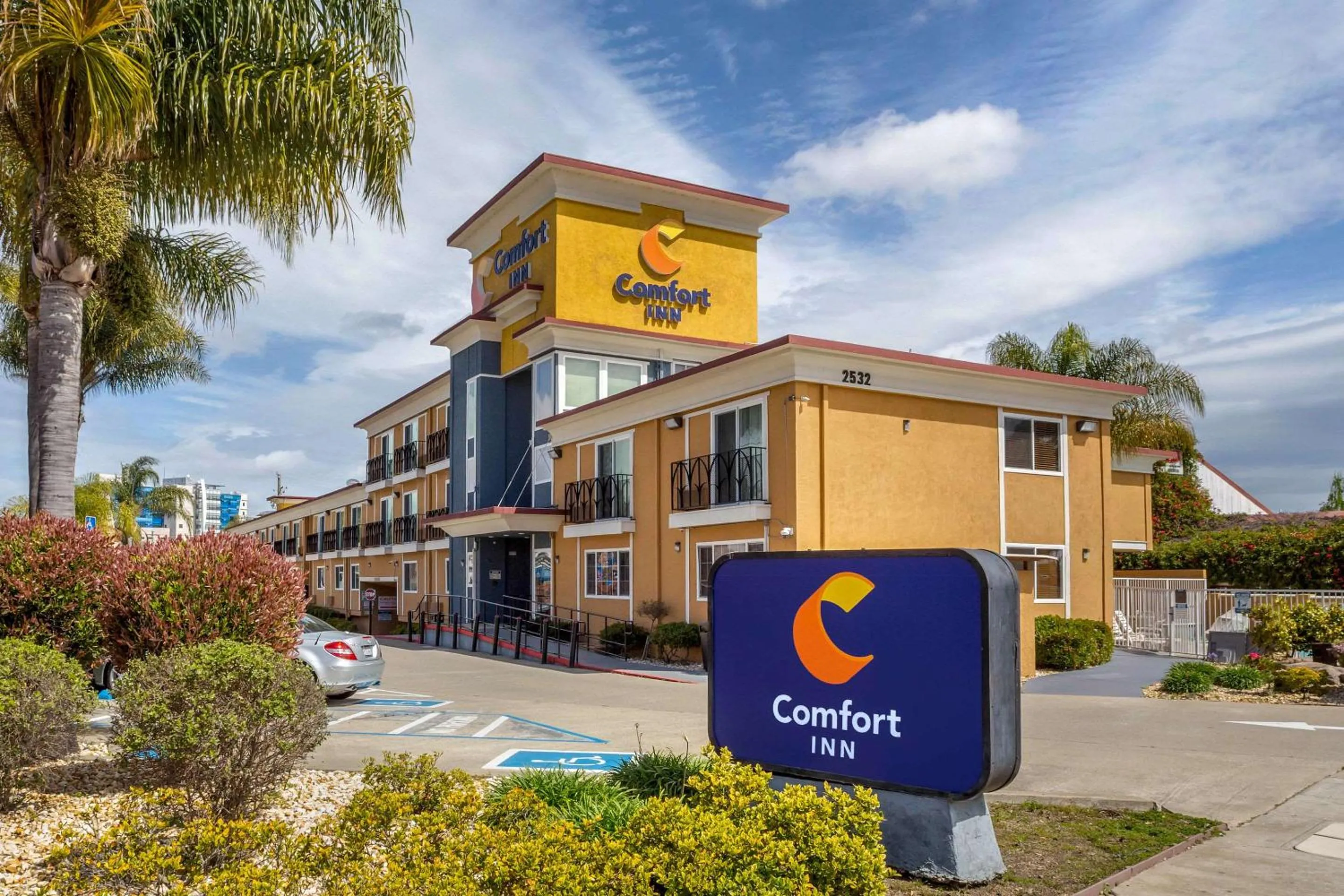Property building in Comfort Inn Castro Valley