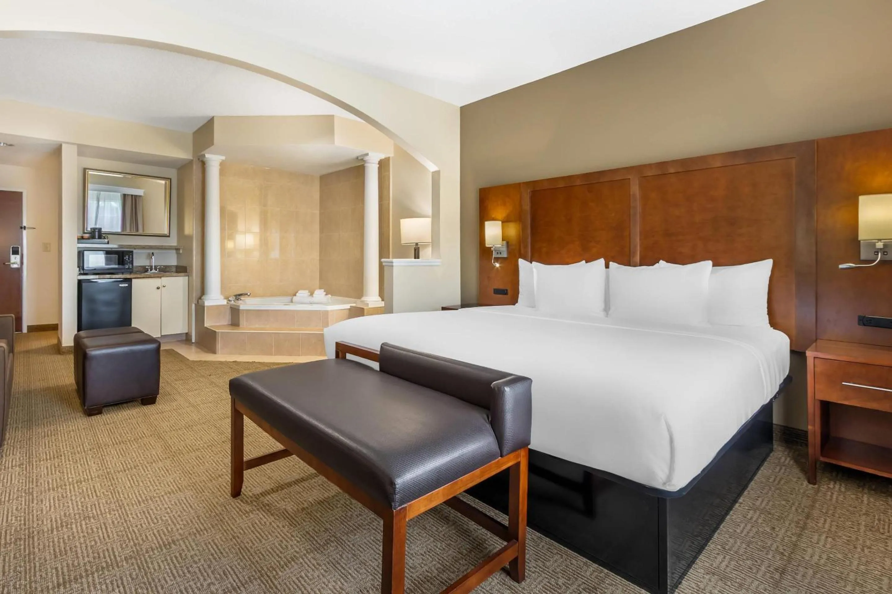 Bedroom, Bed in Comfort Suites Myrtle Beach Central