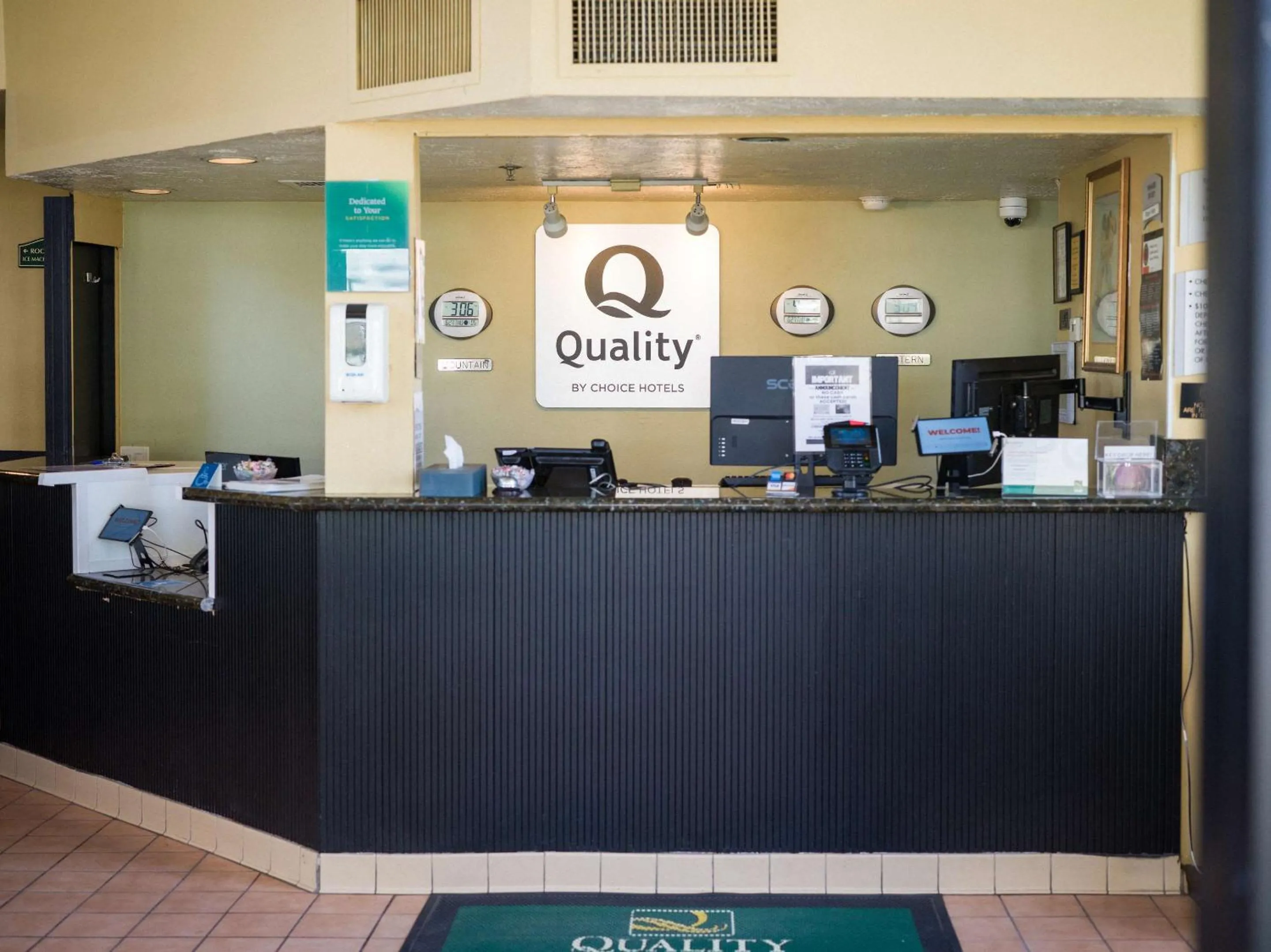 Lobby or reception in Quality Inn & Suites Camarillo-Oxnard