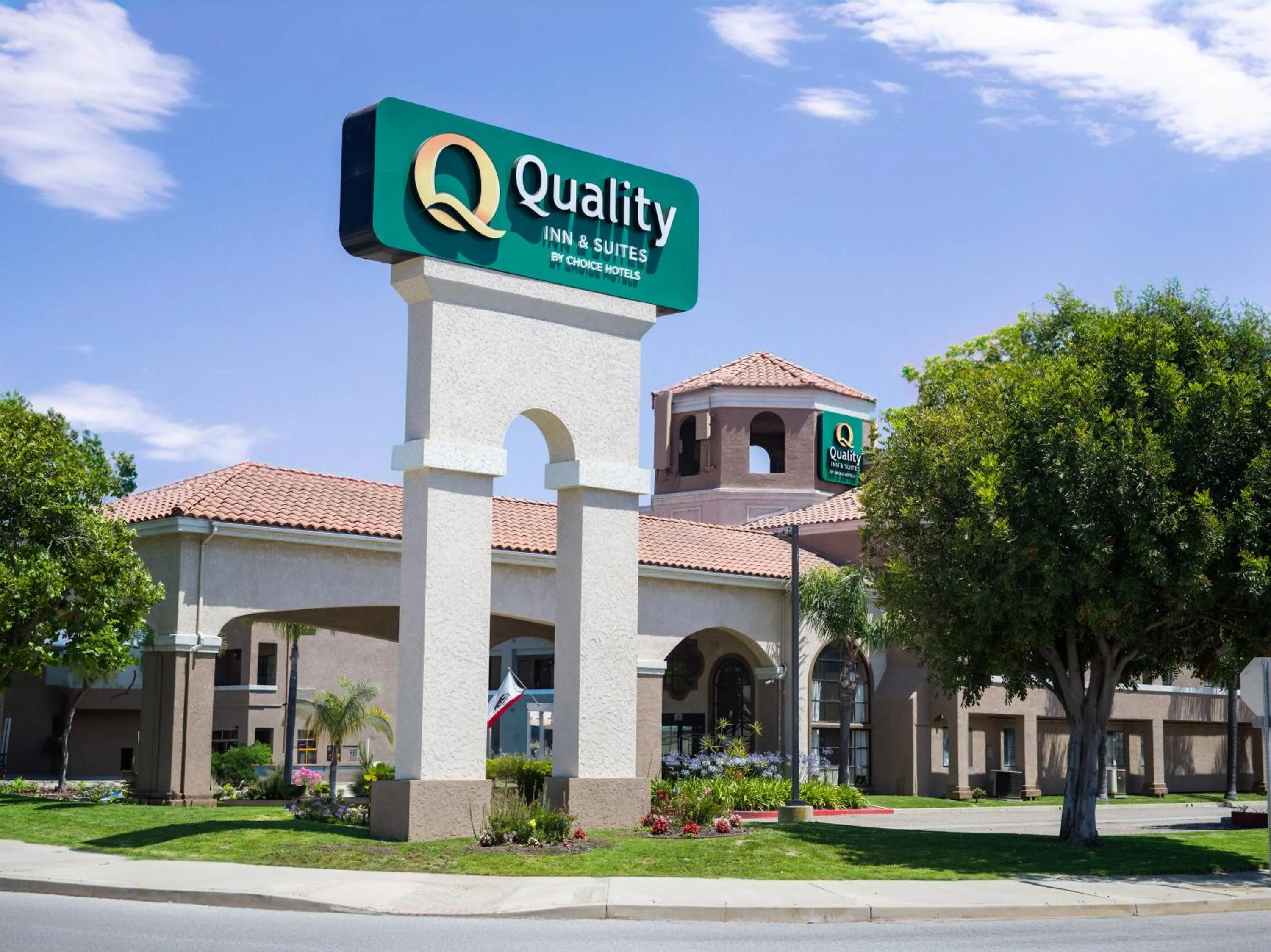 Property building in Quality Inn & Suites Camarillo-Oxnard