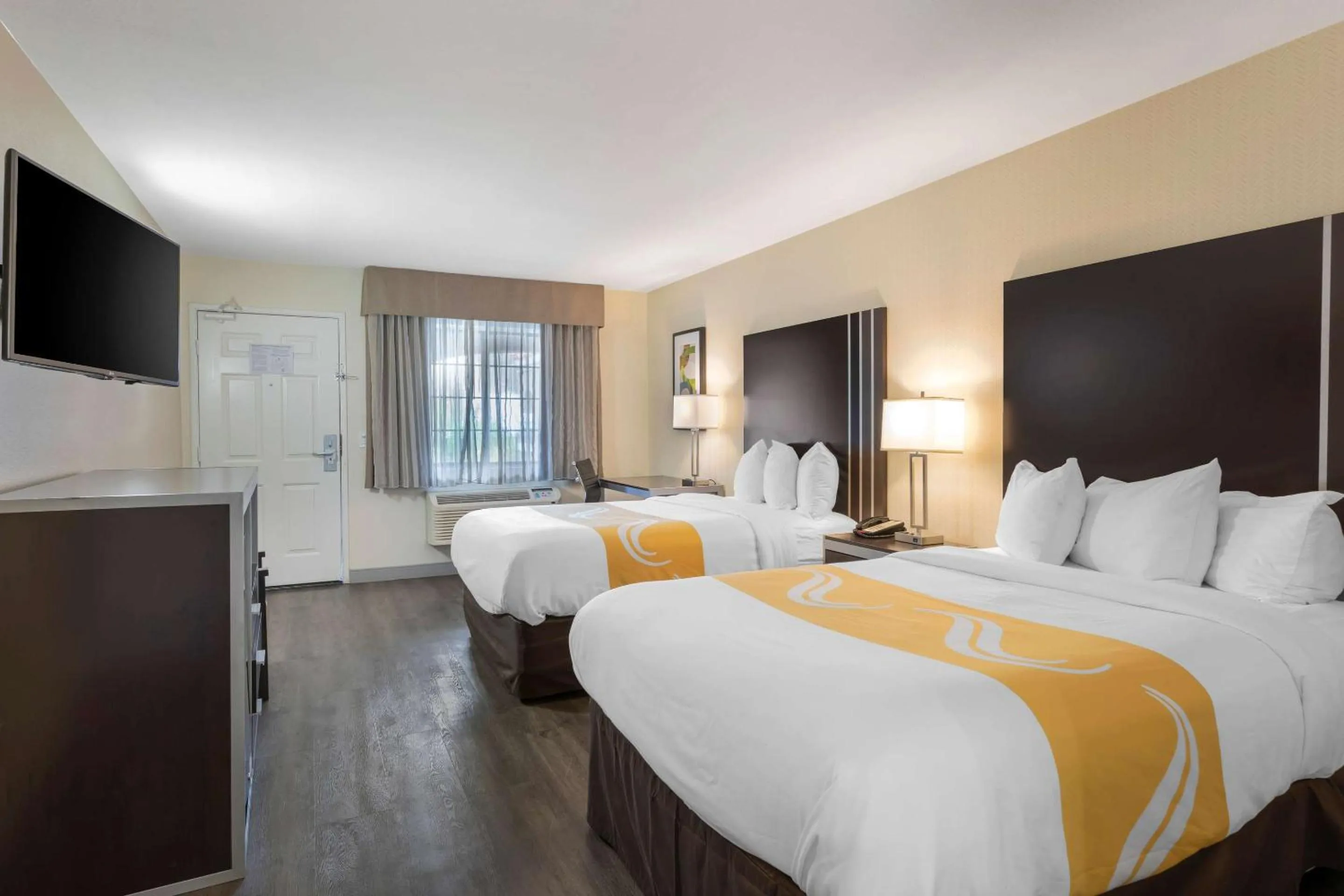 Bedroom, Bed in Quality Inn & Suites Camarillo-Oxnard
