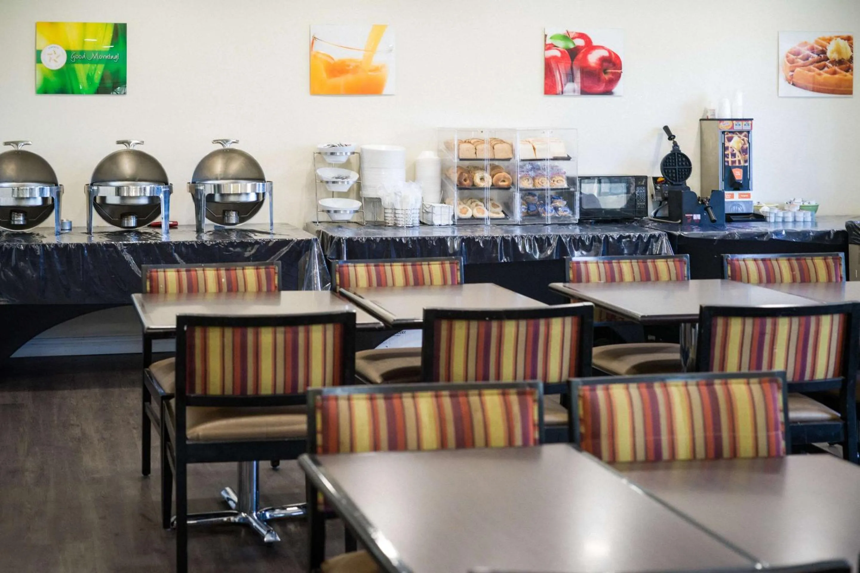 Breakfast in Quality Inn & Suites Camarillo-Oxnard