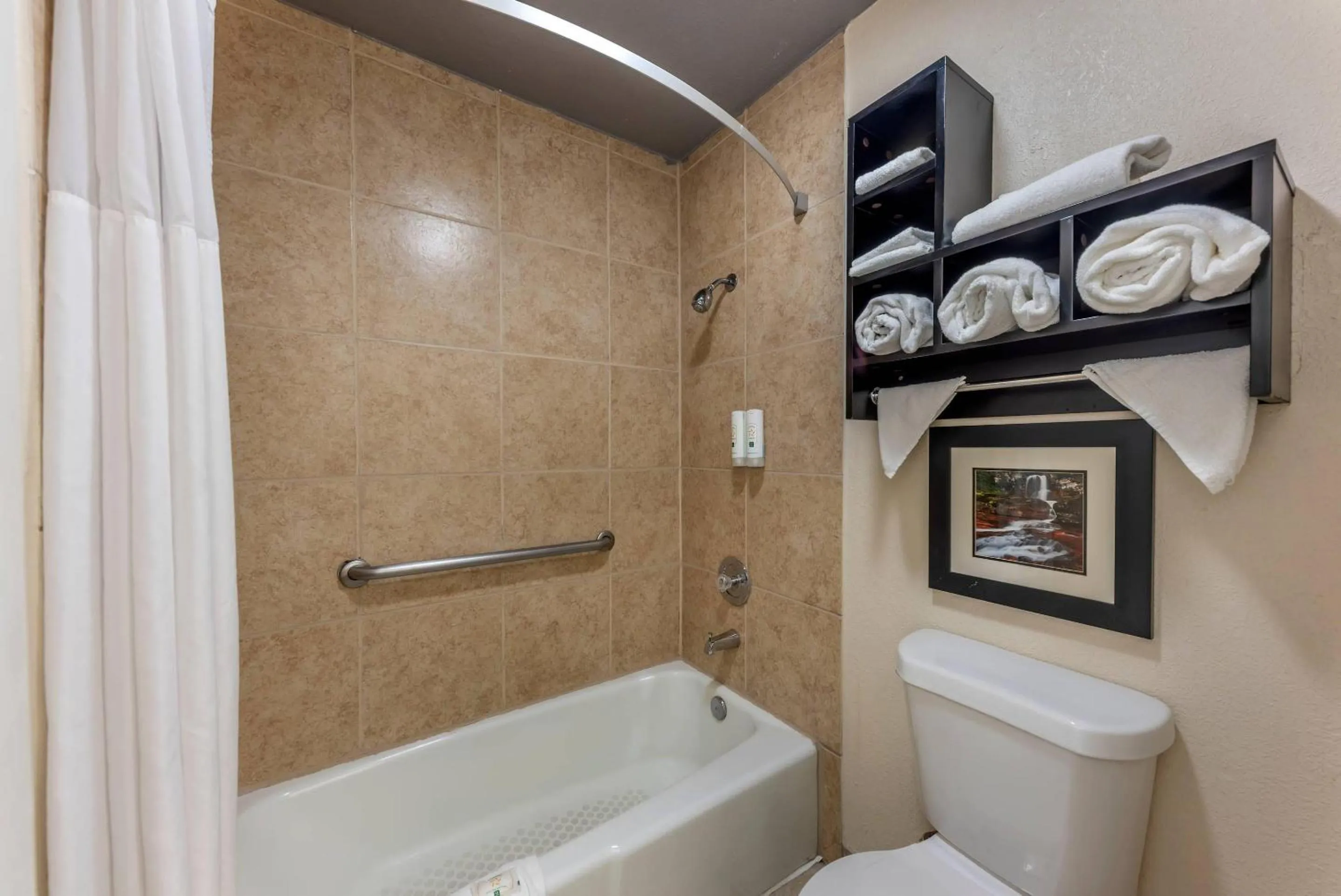 Bedroom in Quality Inn Near Lake Marble Falls