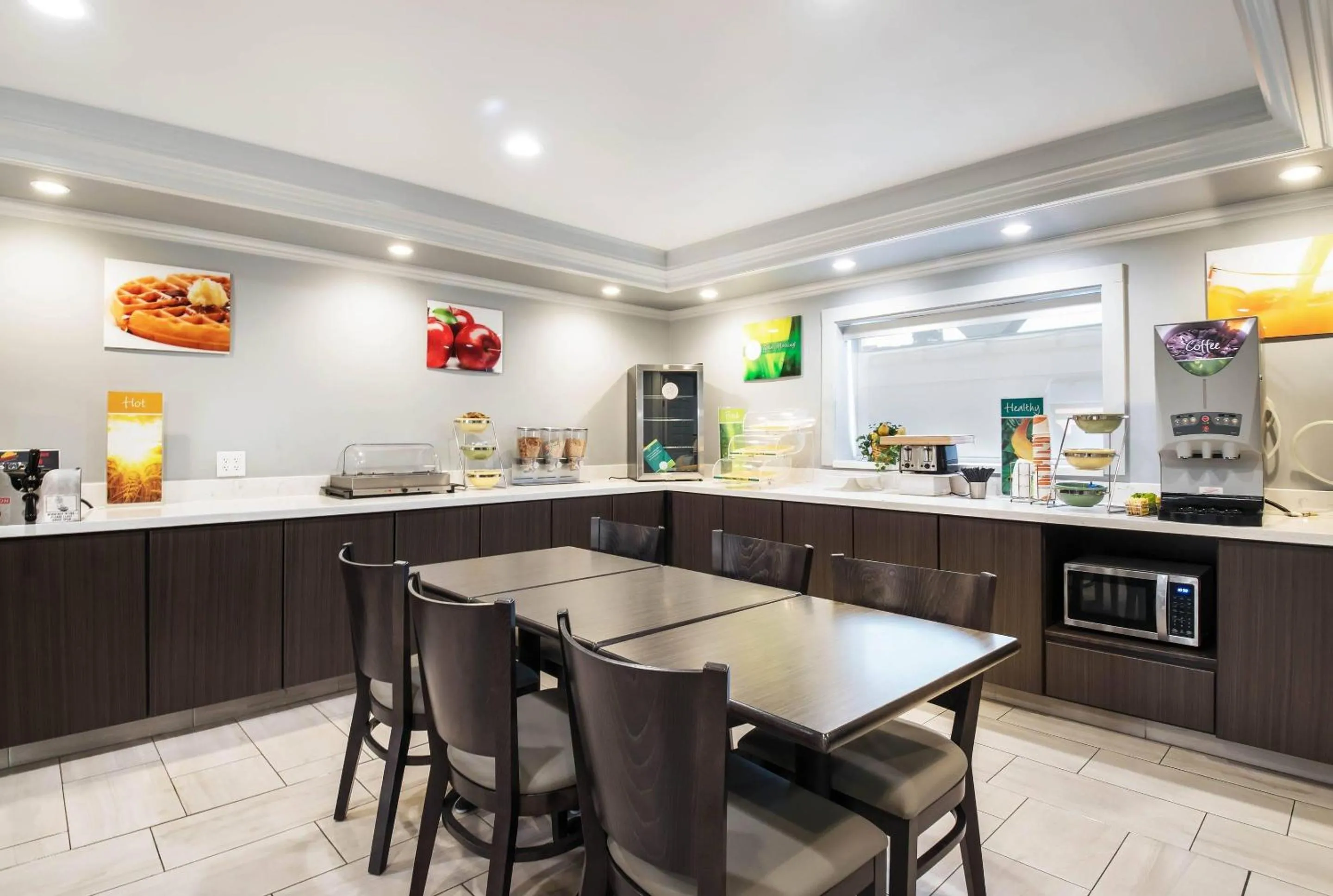 Breakfast in Quality Inn Near Lake Marble Falls