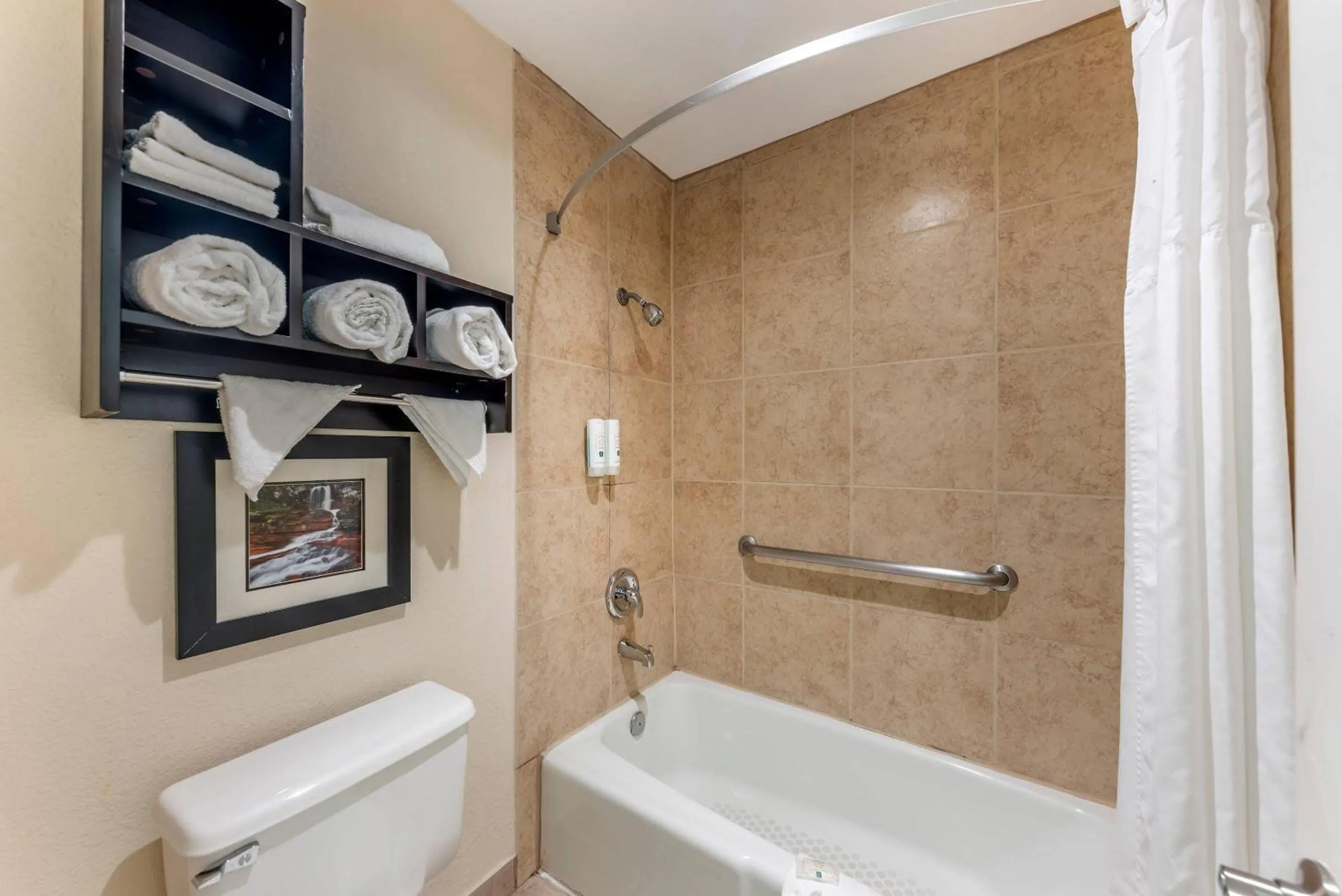 Bedroom in Quality Inn Near Lake Marble Falls