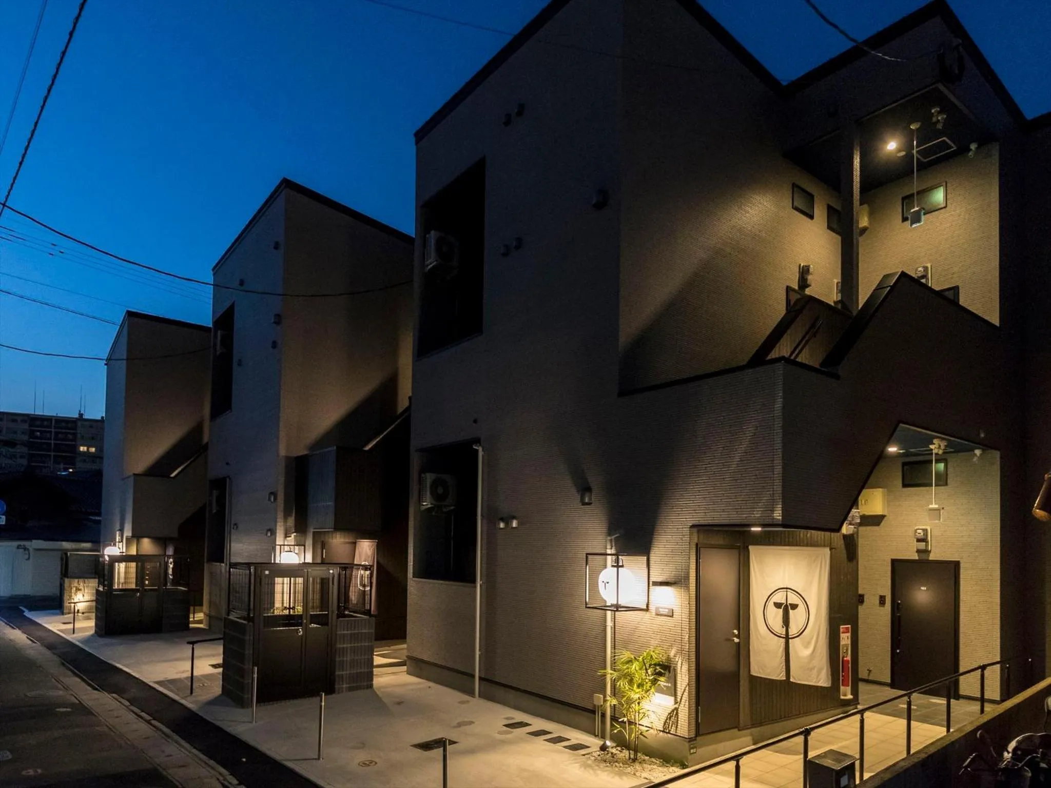 Facade/entrance in TRIP POD YOSHIZUKA C