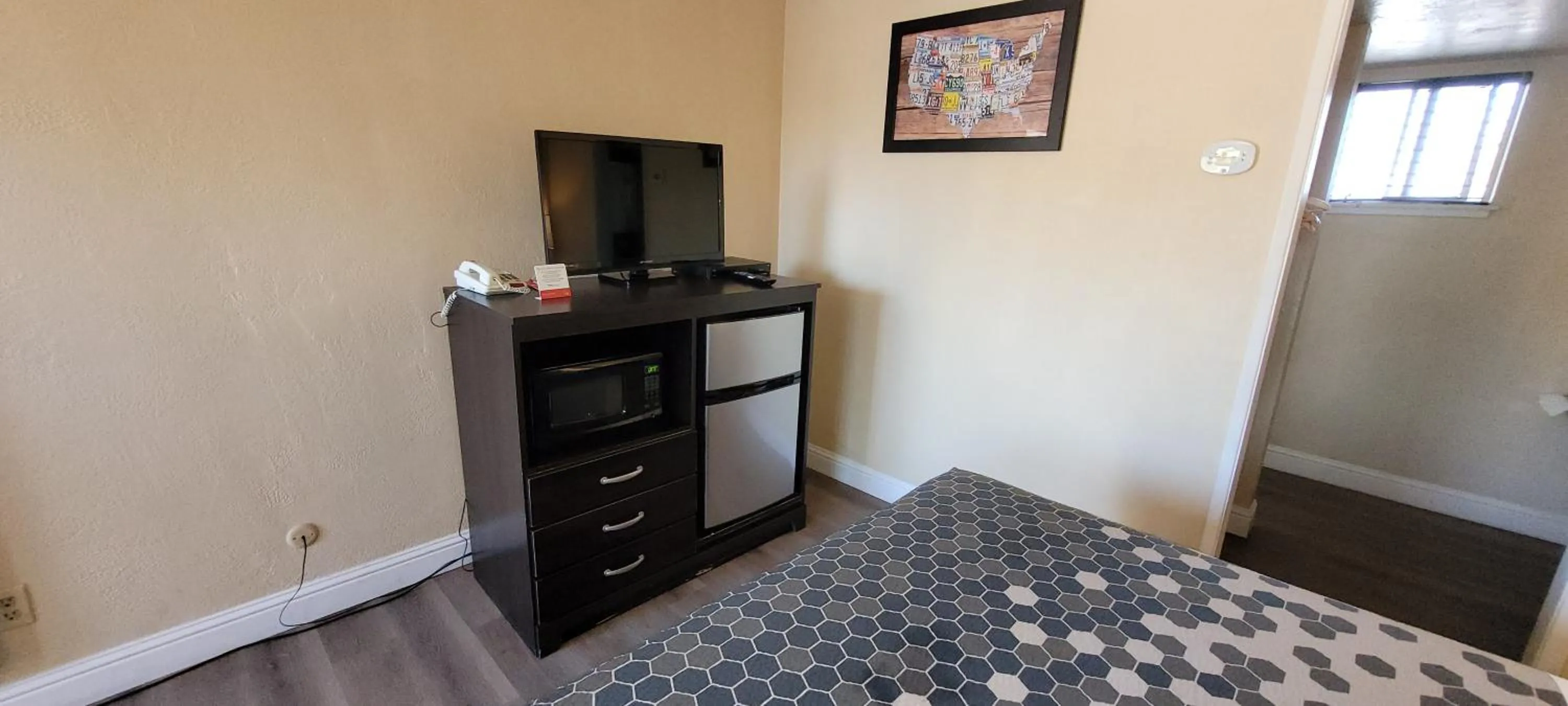 TV and multimedia, Bed in Econo Lodge Sacramento Convention Center