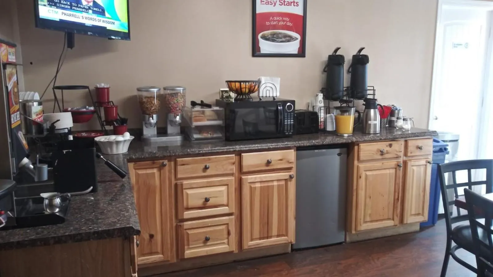 Continental breakfast in Holiday Lodge Yakima