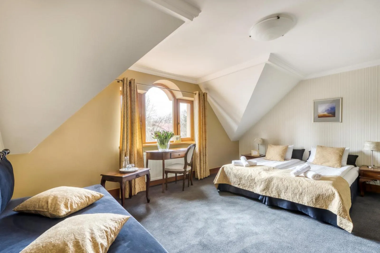 Photo of the whole room, Bed in American House Baletowa