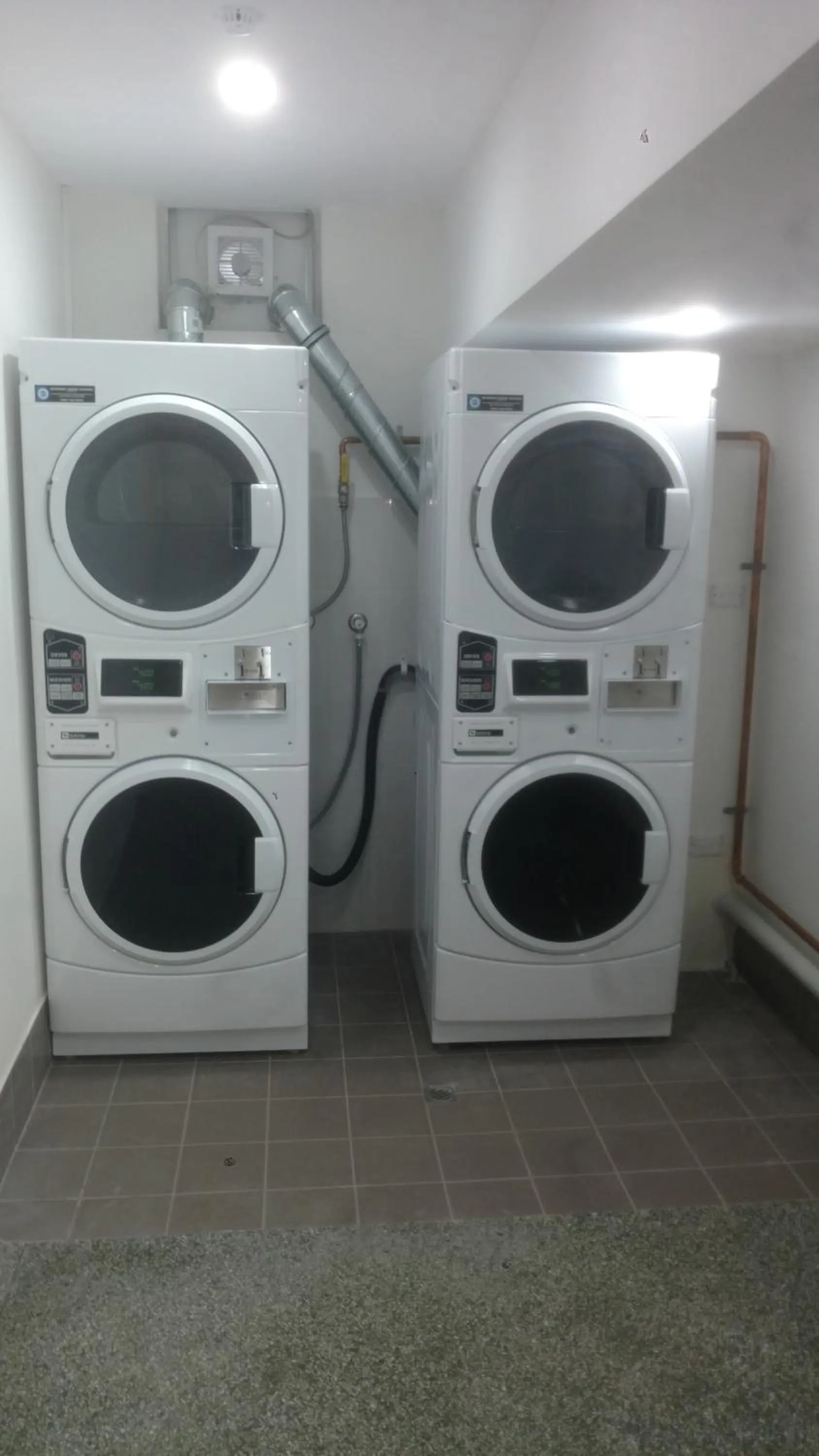 Perth City Backpackers Hostel - note - Valid passport required to check in