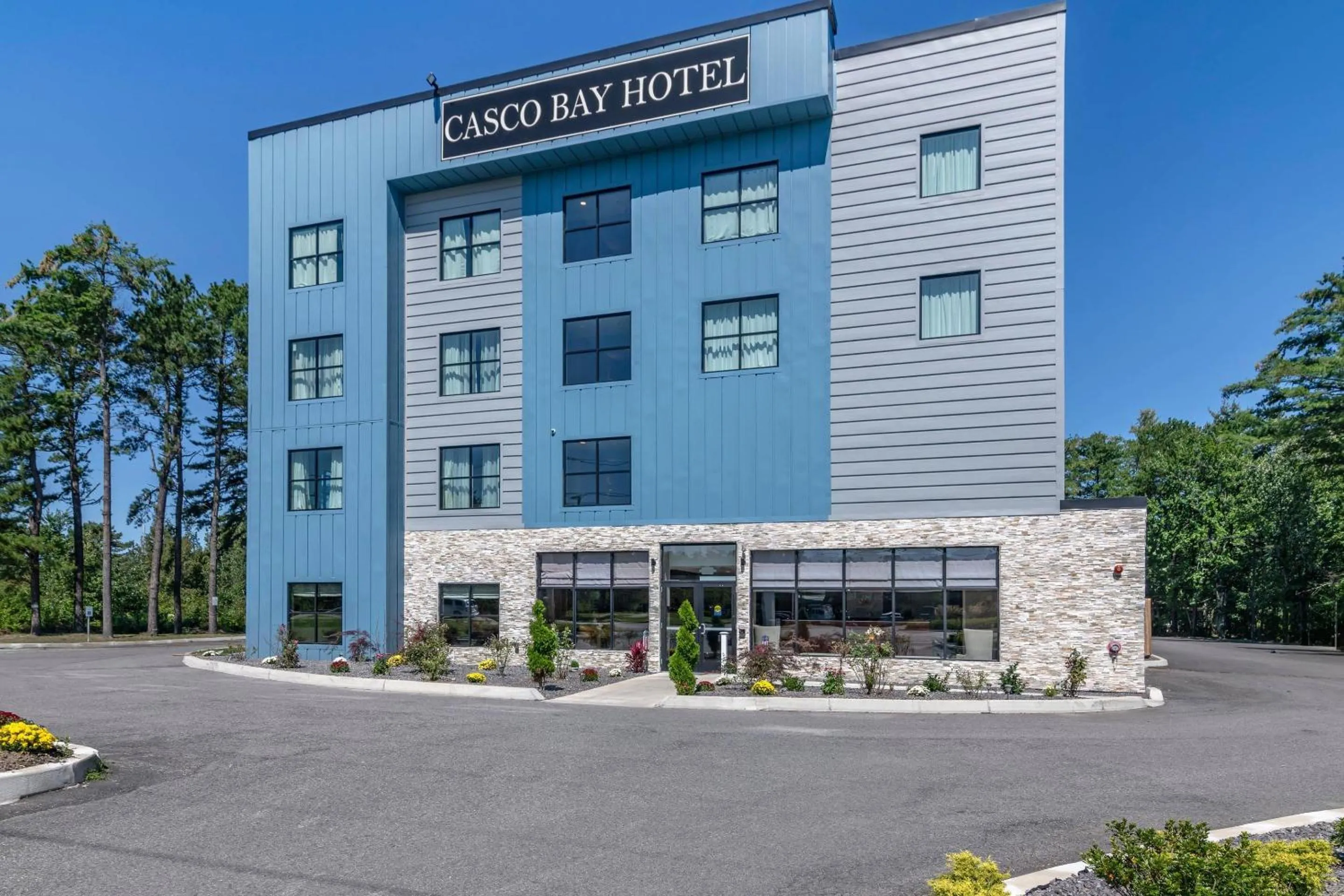 Property building in Casco Bay Hotel Portland Airport - Maine Mall, an Ascend Collection Hotel