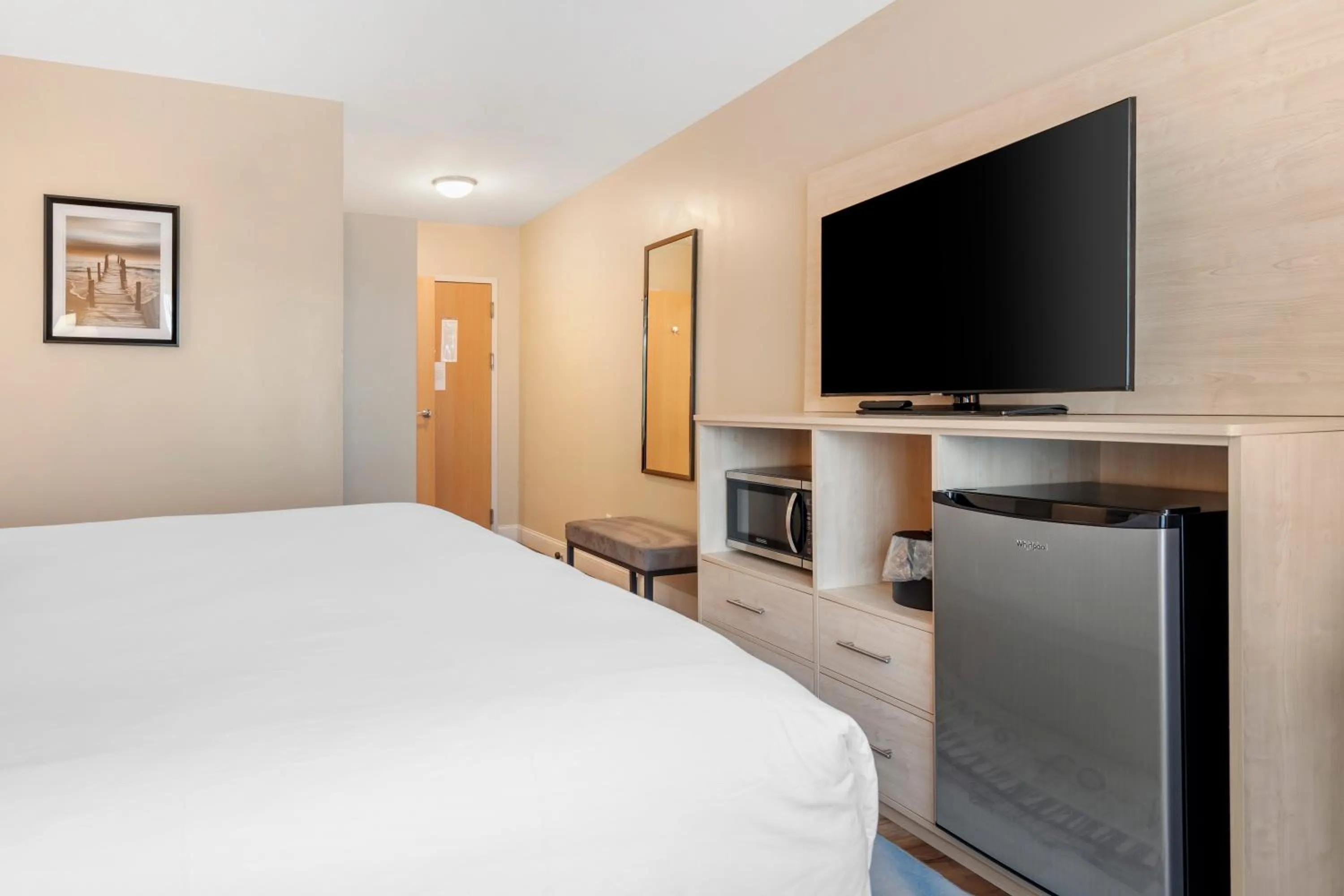 Photo of the whole room, Bed in Casco Bay Hotel Portland Airport - Maine Mall, an Ascend Collection Hotel