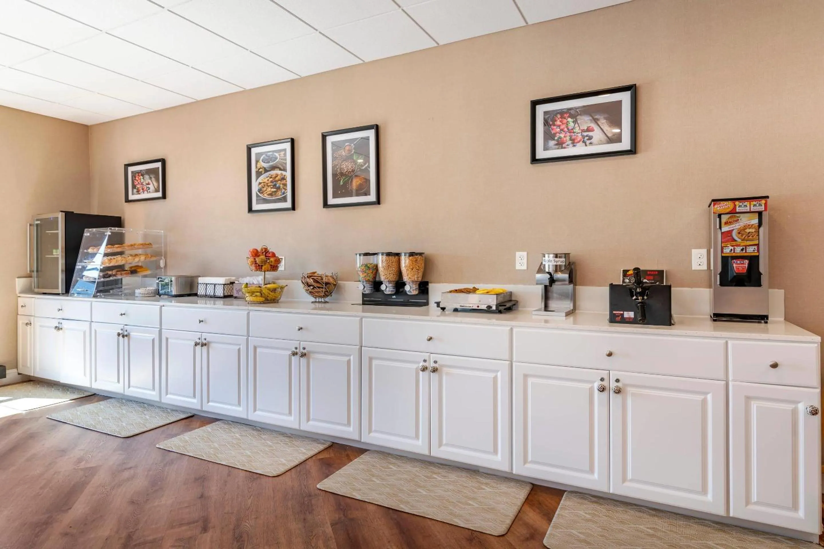 Breakfast in Casco Bay Hotel Portland Airport - Maine Mall, an Ascend Collection Hotel