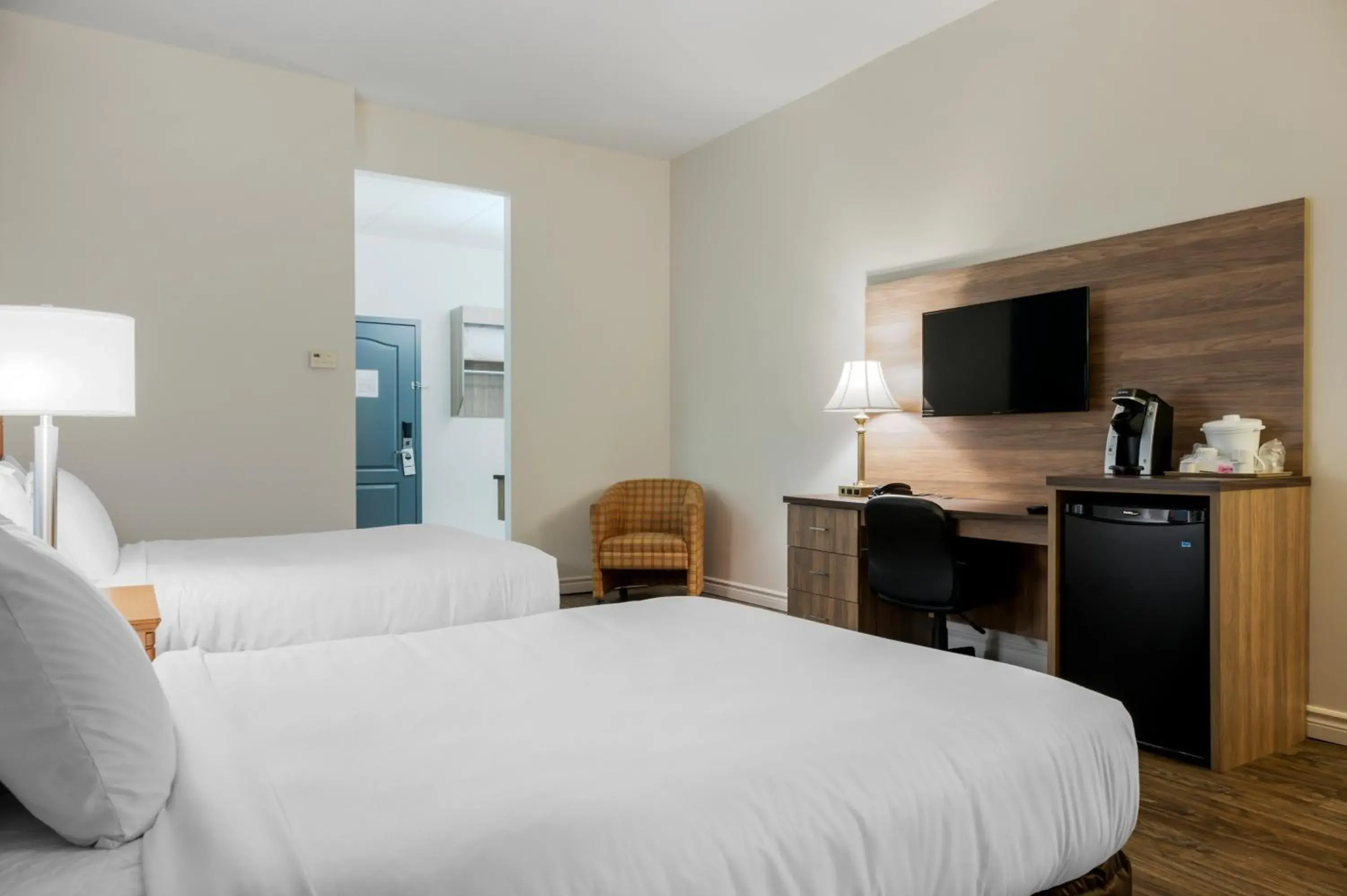 Double Room with Two Double Beds - single occupancy - Non-Smoking in Econo Lodge Inn & Suites Double Room with Two Double Beds - single occupancy - Non-Smoking in Econo Lodge Inn & Suites
