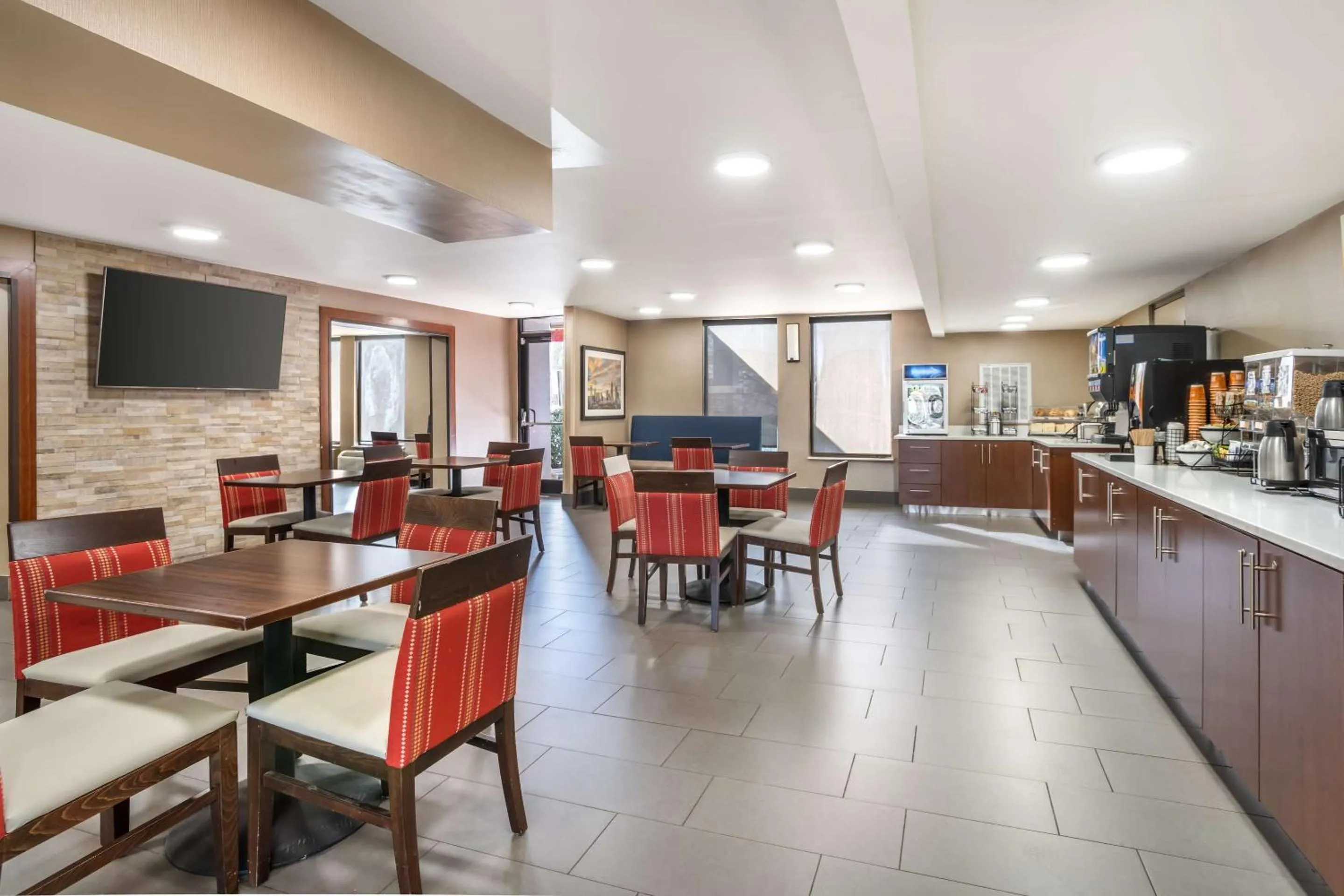 Breakfast in Comfort Inn Charlotte Airport Uptown