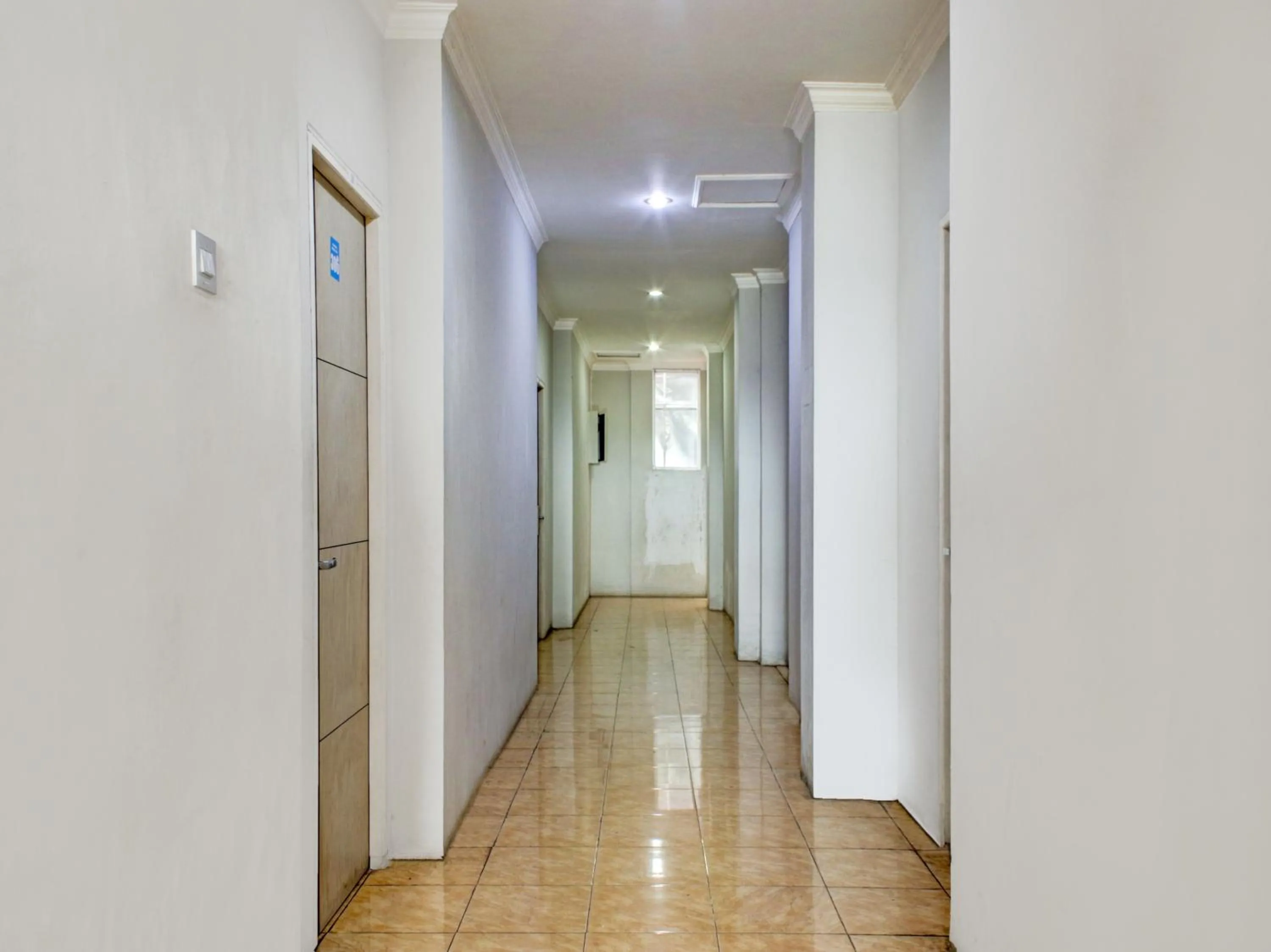 Area and facilities in RedDoorz Syariah near Q-Mall Banjarbaru