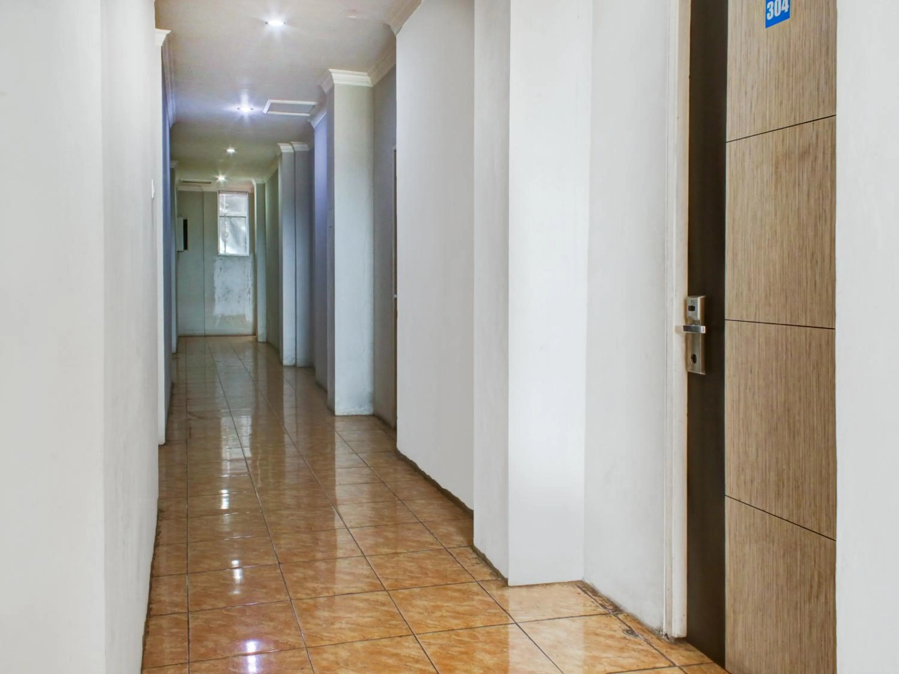 Area and facilities in RedDoorz Syariah near Q-Mall Banjarbaru