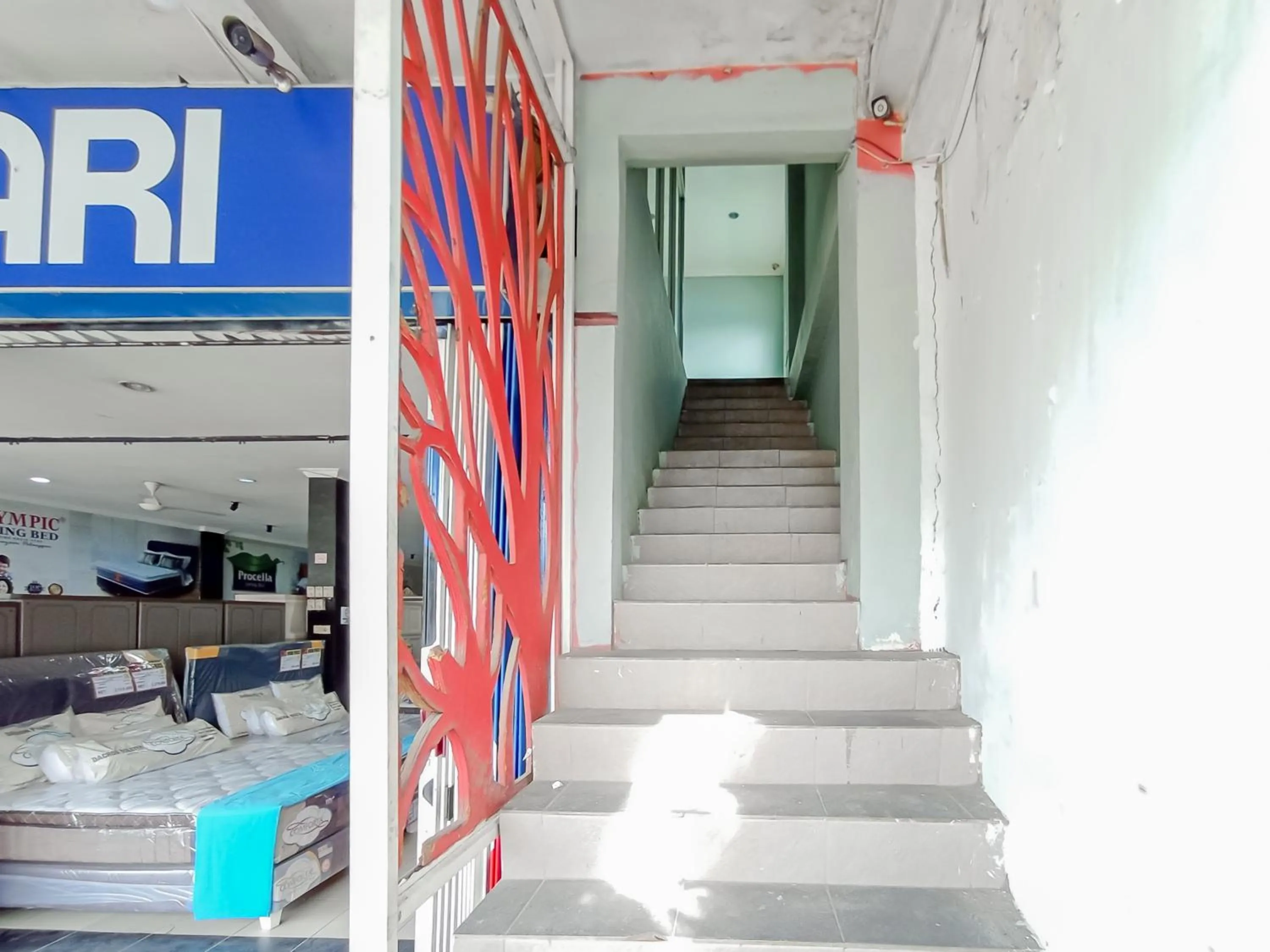 Property building in RedDoorz Syariah near Q-Mall Banjarbaru