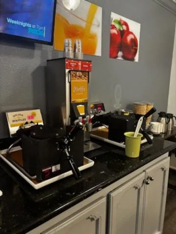 Breakfast in Quality Inn & Suites Tulare