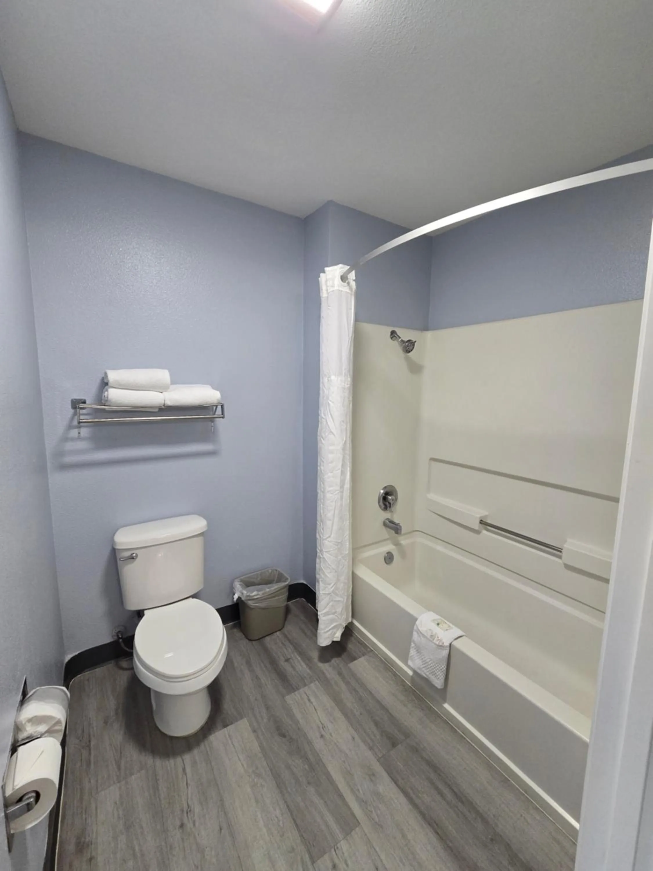 Shower in Quality Inn & Suites Tulare