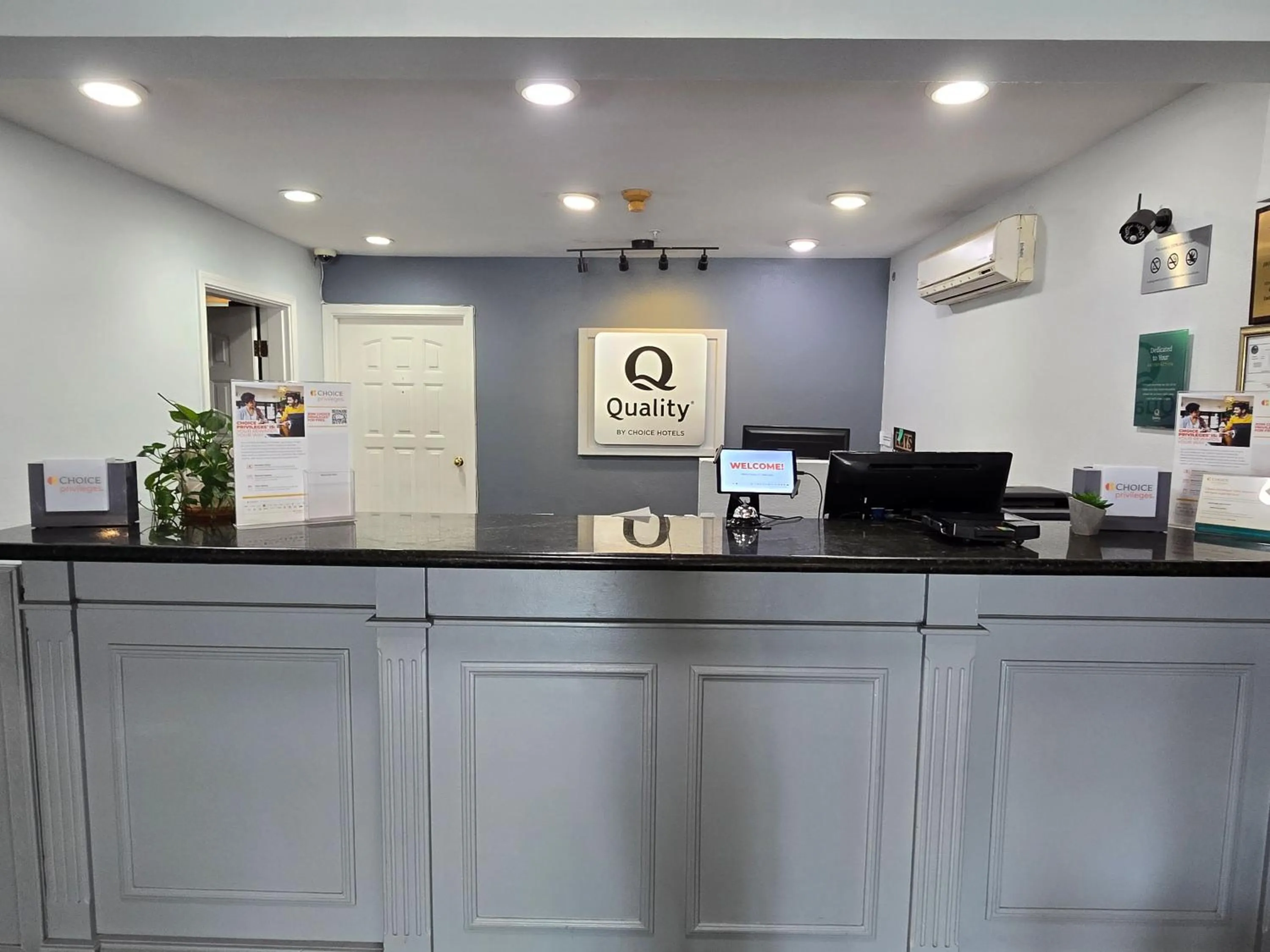 Lobby or reception in Quality Inn & Suites Tulare