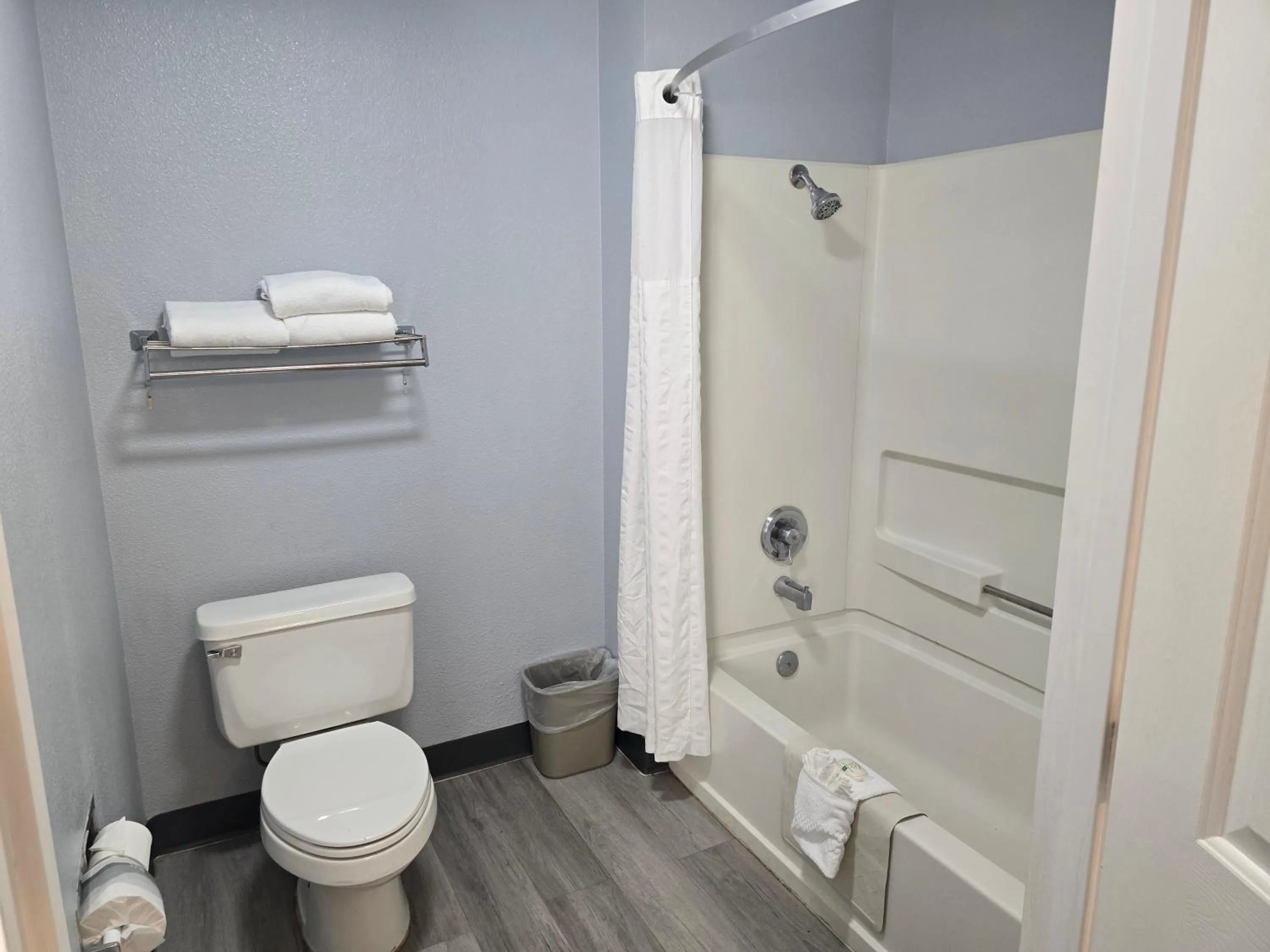 Bathroom in Quality Inn & Suites Tulare