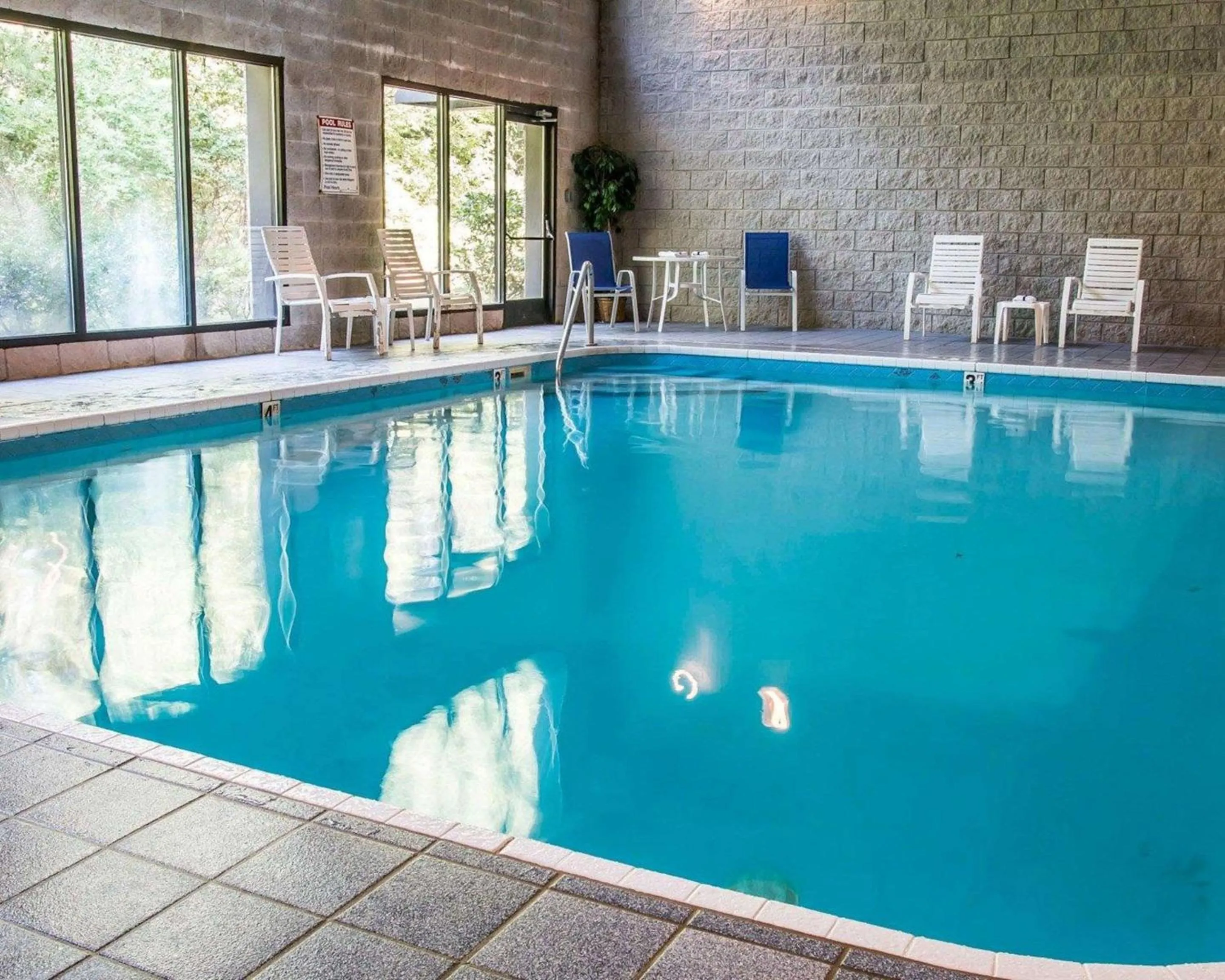 Swimming pool in Comfort Inn Whitehall near Michigan's Adventure